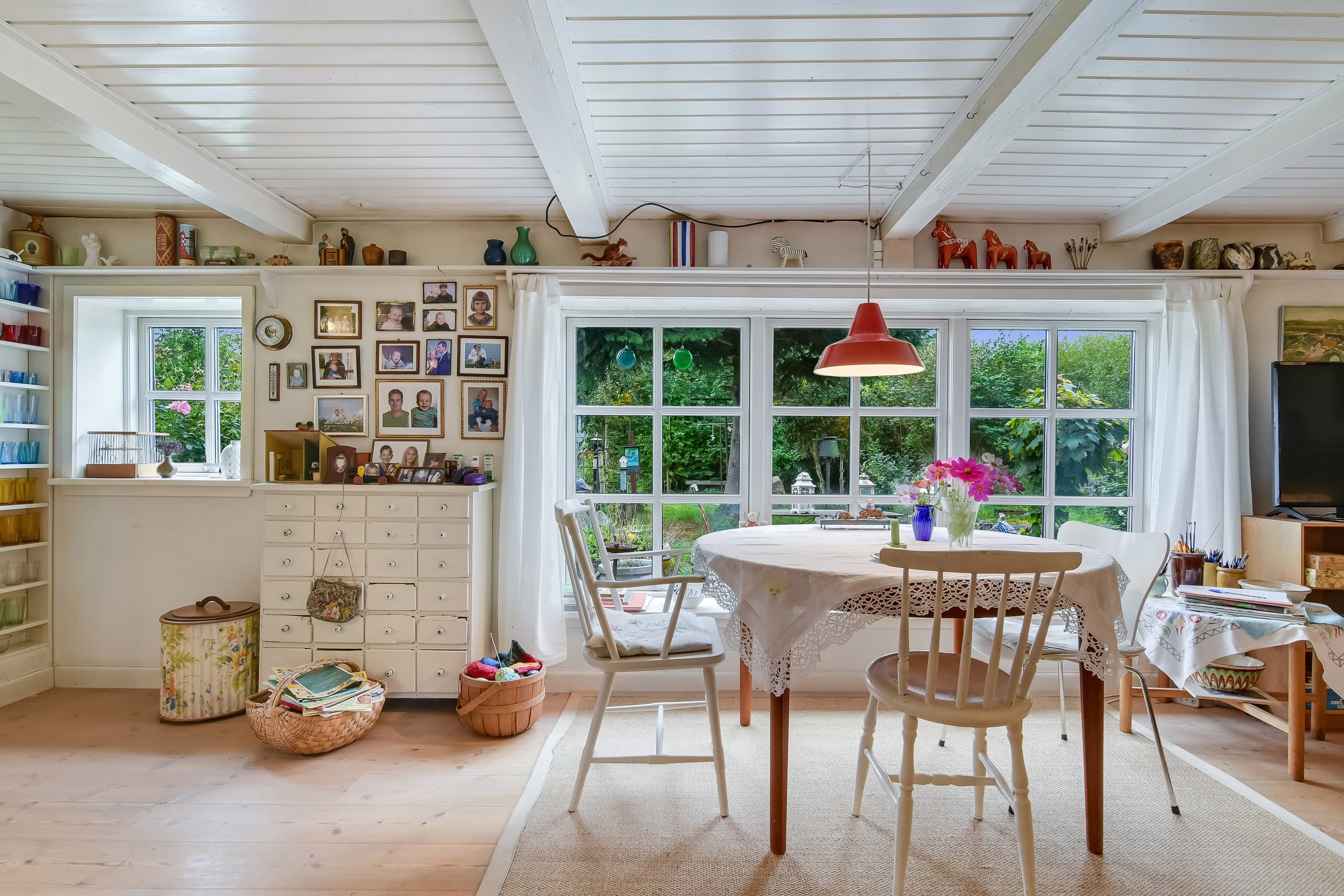 Fremhævet stue billede i fuldskærmstilstand. Billede af Holstebrovej 71, Hee, 6950 Ringkøbing