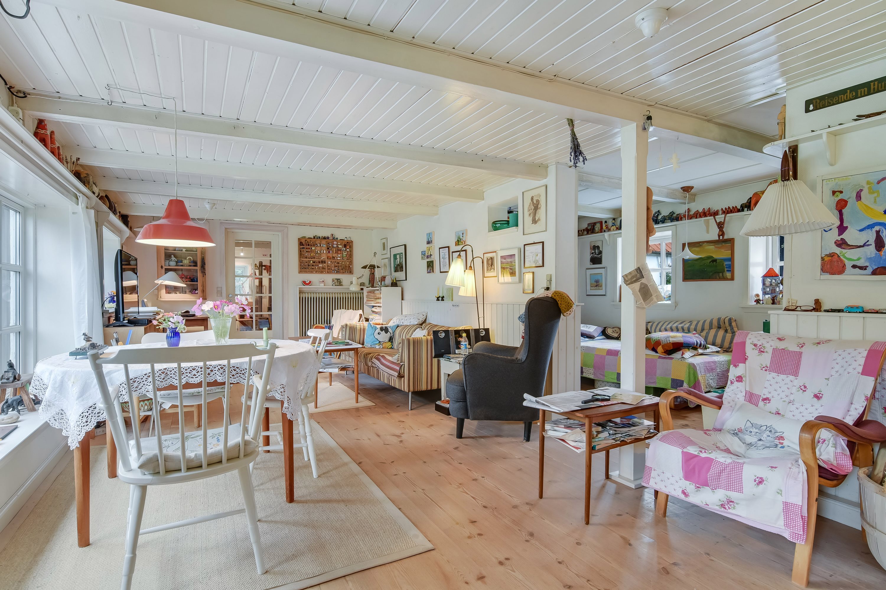 Fremhævet stue billede i fuldskærmstilstand. Billede af Holstebrovej 71, Hee, 6950 Ringkøbing