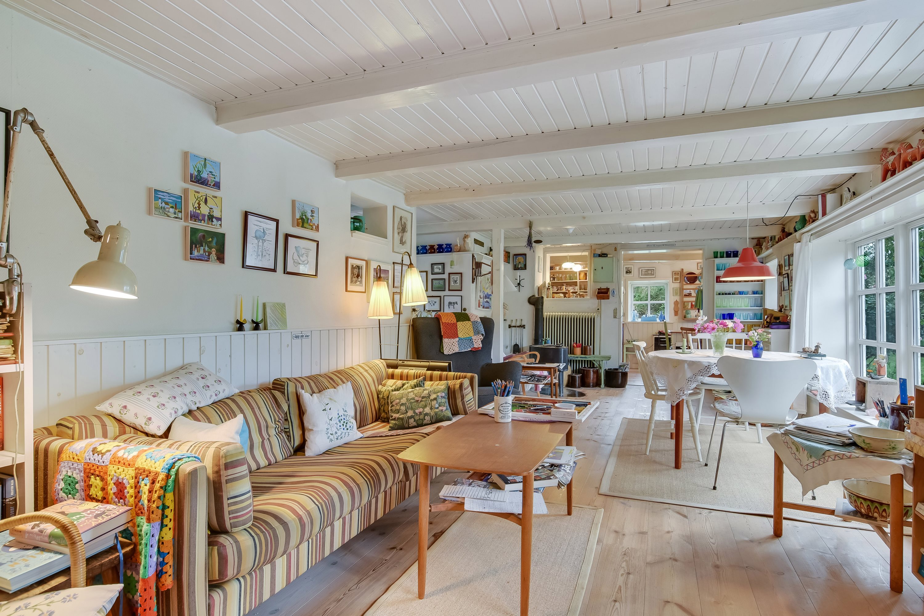 Fremhævet stue billede i fuldskærmstilstand. Billede af Holstebrovej 71, Hee, 6950 Ringkøbing