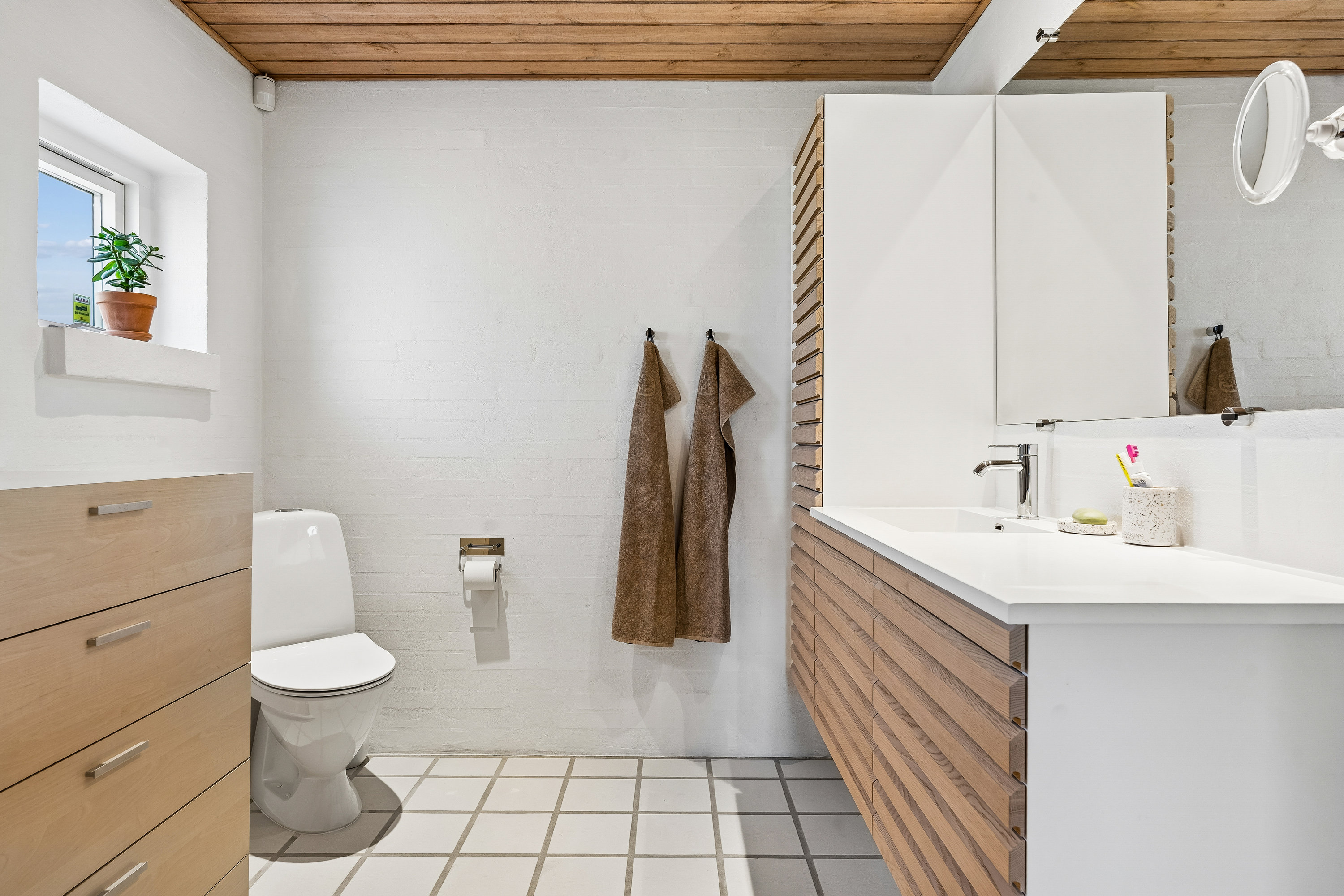 Fremhævet badeværelse billede i fuldskærmstilstand. Billede af Lilleskoven 28, 8722 Hedensted