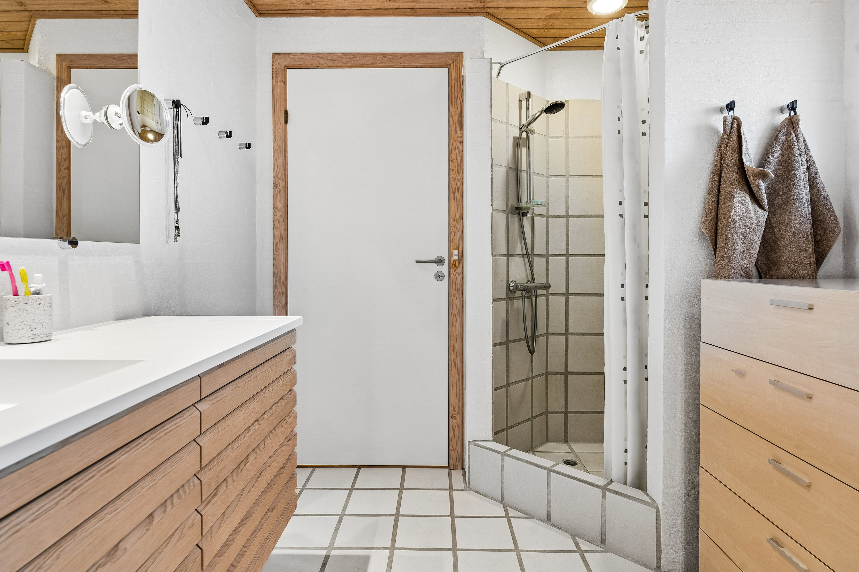 Fremhævet badeværelse billede i fuldskærmstilstand. Billede af Lilleskoven 28, 8722 Hedensted