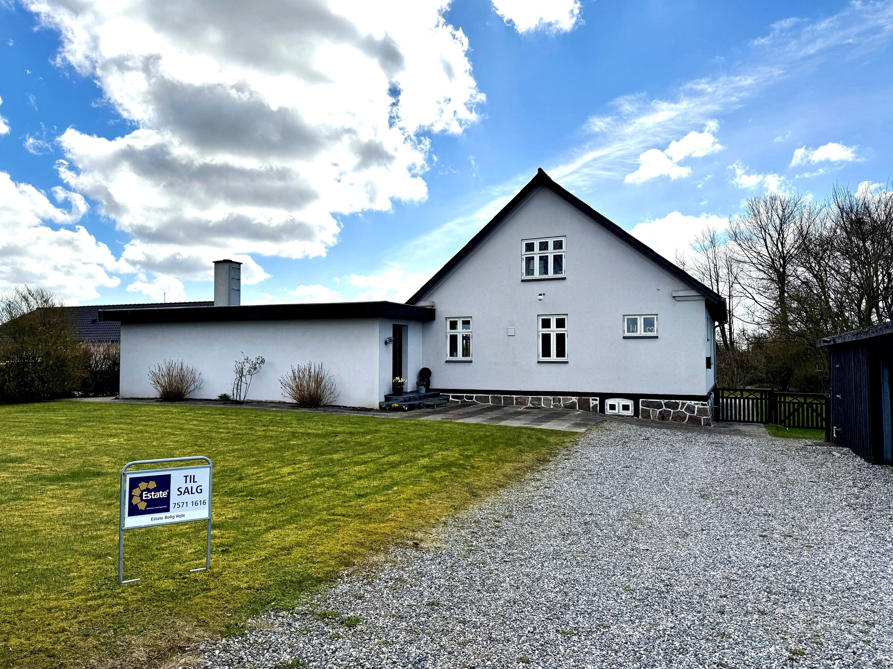 Villa: Ejendom på Møllevænget 26, Lindved, 7100 Vejle