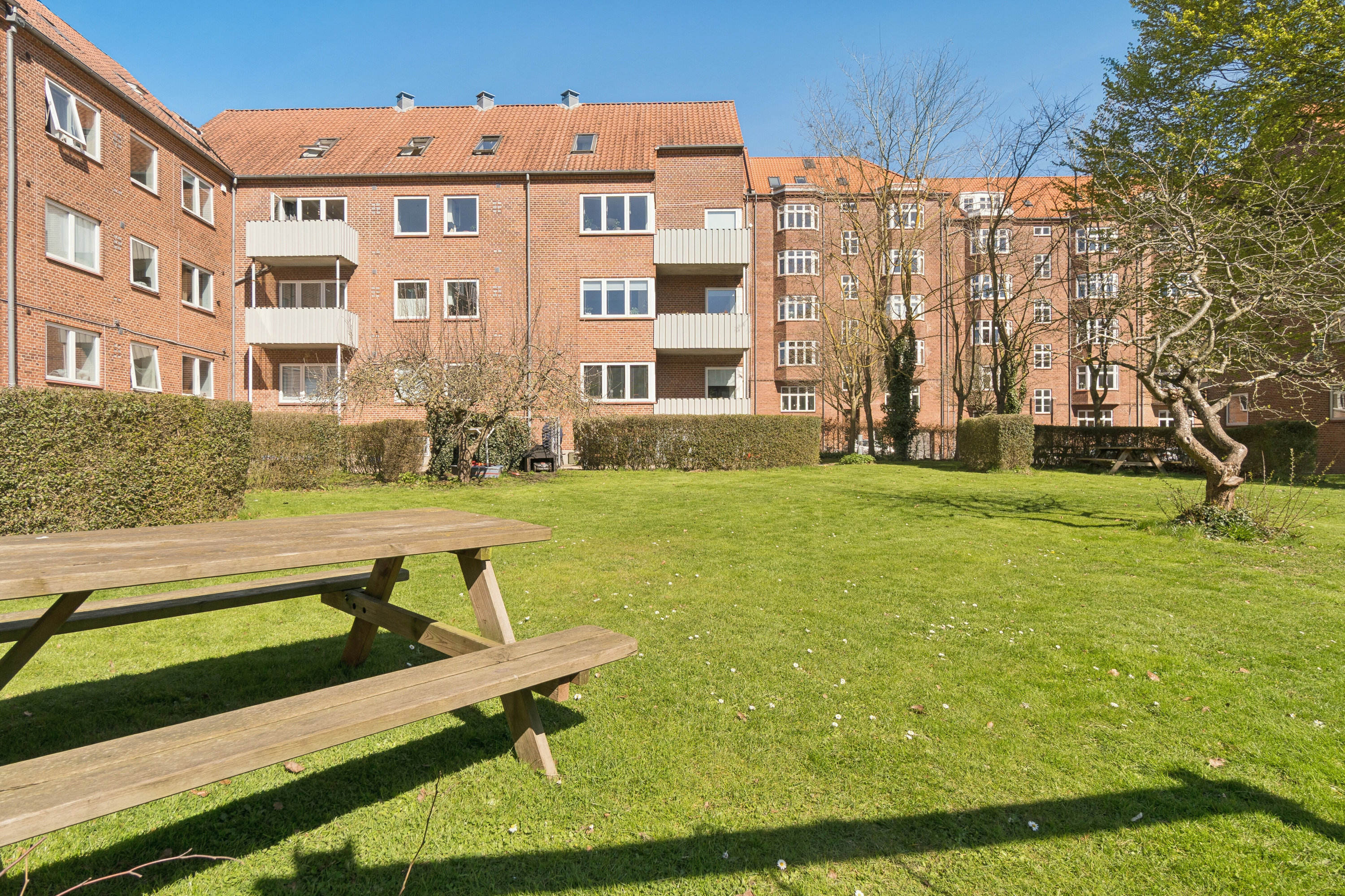 Fremhævet gårdmiljø billede i fuldskærmstilstand. Billede af Silkeborgvej 26A, 3. tv., 8000 Aarhus C