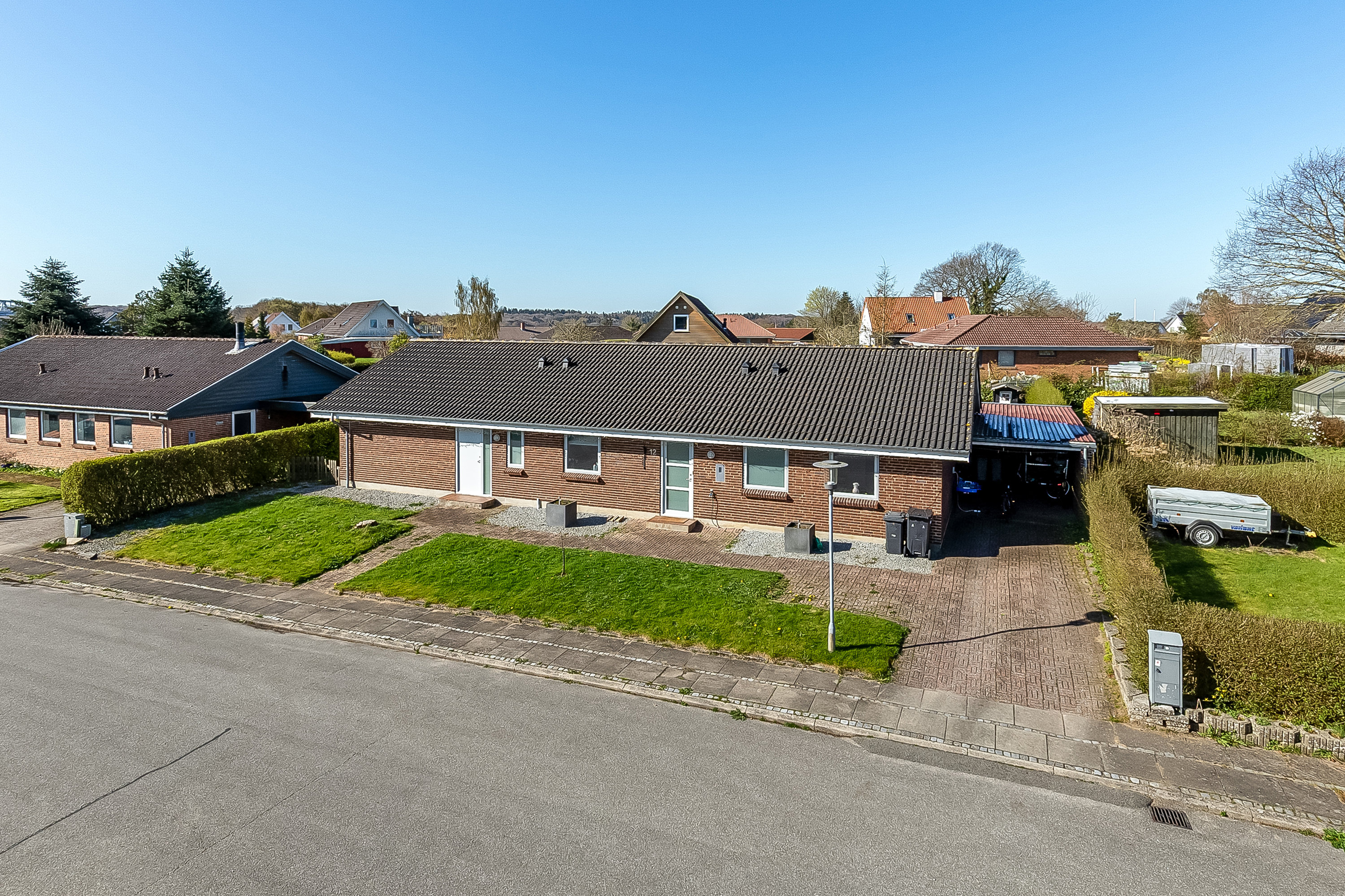 Villa: Mastefoto fra vejen på Plantagevej 12, Snoghøj, 7000 Fredericia
