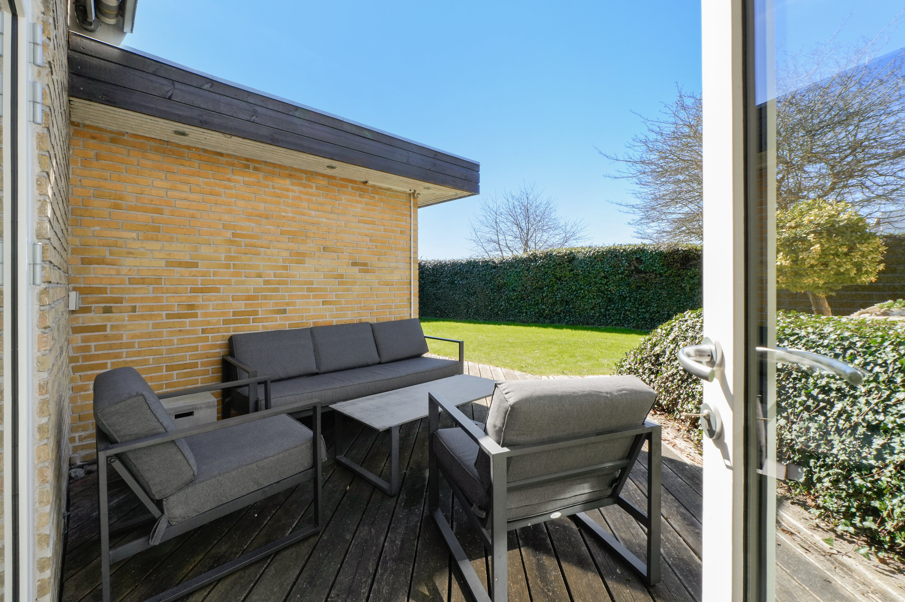 Fremhævet terrasse billede i fuldskærmstilstand. Billede af Søvangen 39, 2635 Ishøj