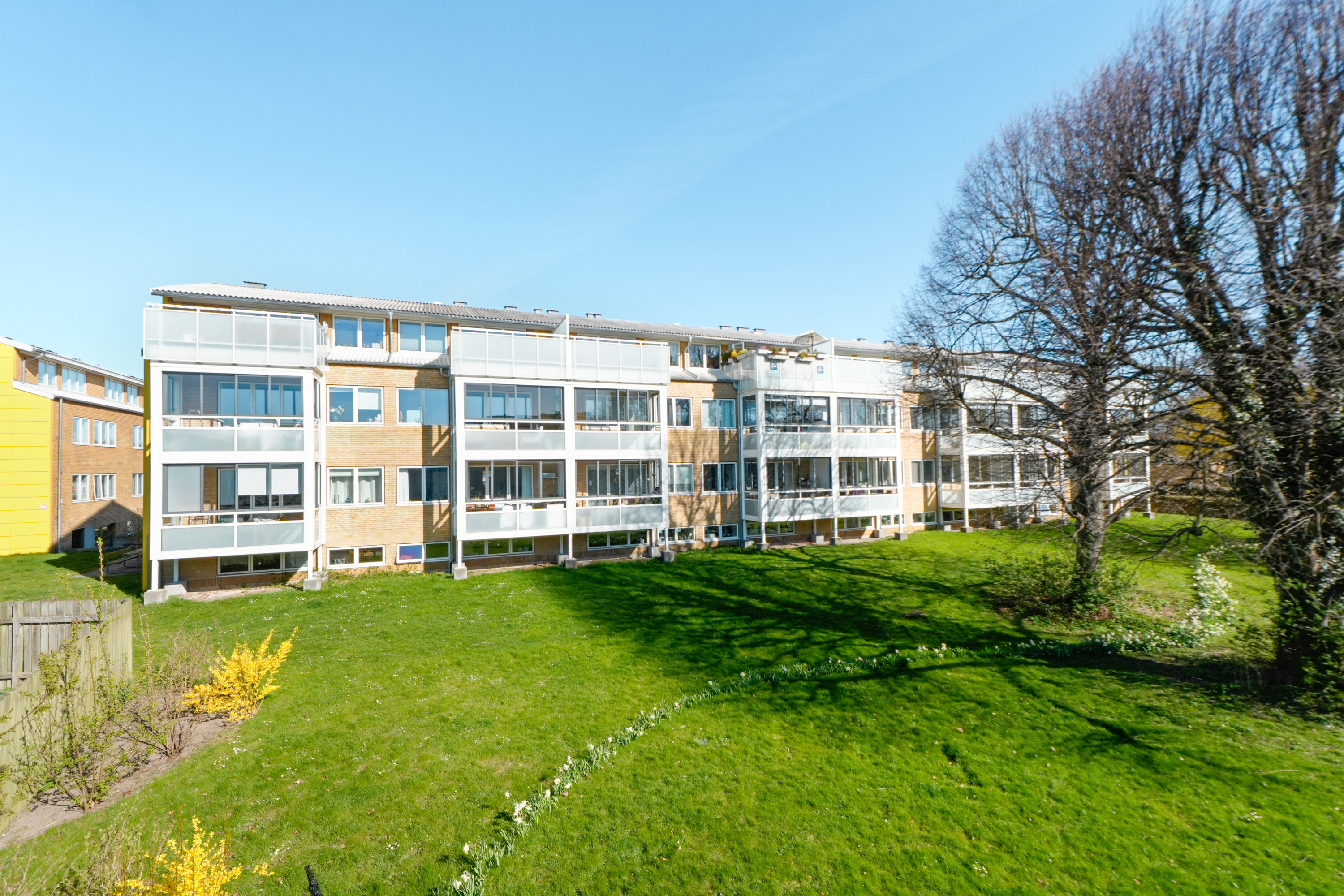 Fremhævet facade billede i fuldskærmstilstand. Billede af Næsborgvej 70, 2. th., 2650 Hvidovre