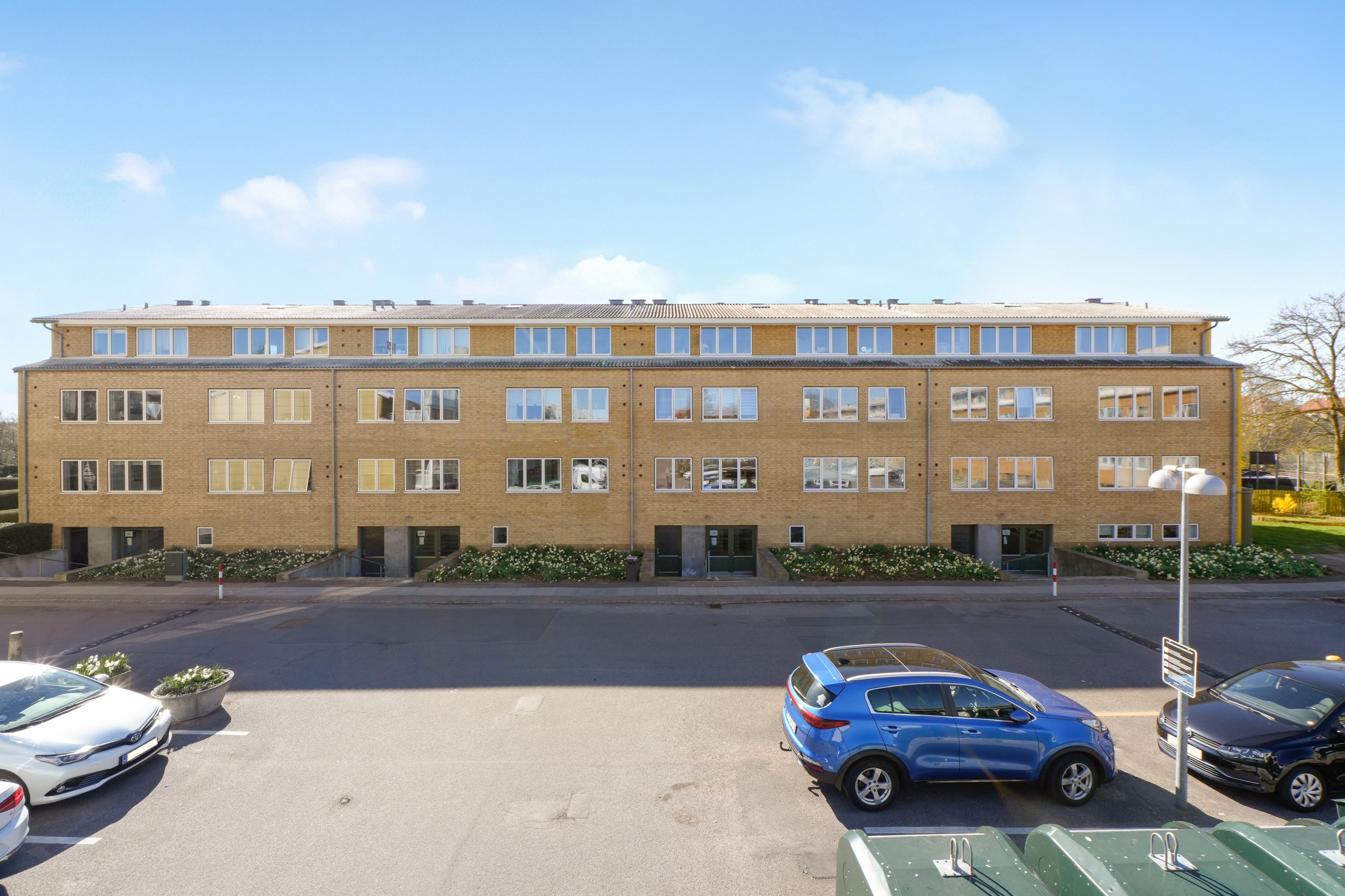 Fremhævet facade billede i fuldskærmstilstand. Billede af Næsborgvej 70, 2. th., 2650 Hvidovre