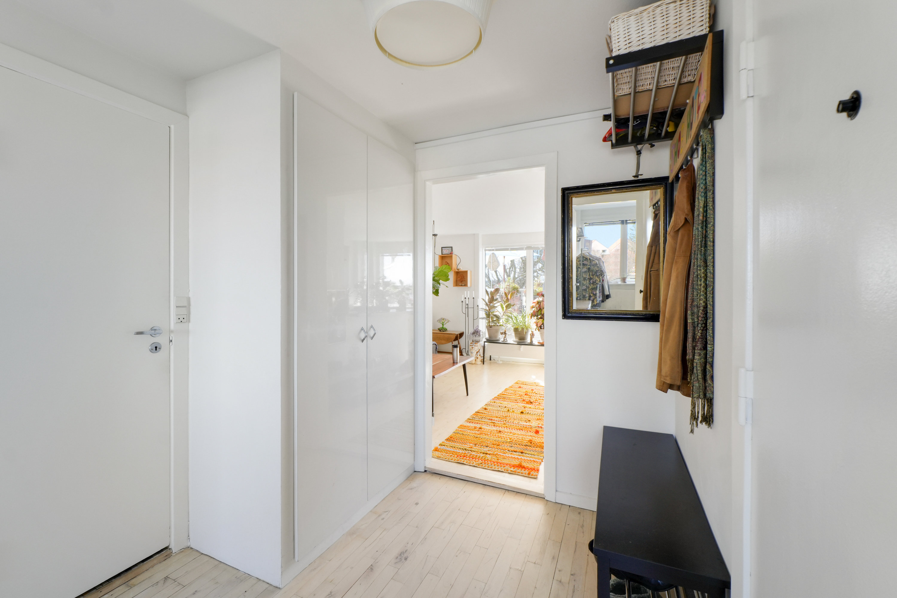 Fremhævet entre billede i fuldskærmstilstand. Billede af Næsborgvej 70, 2. th., 2650 Hvidovre