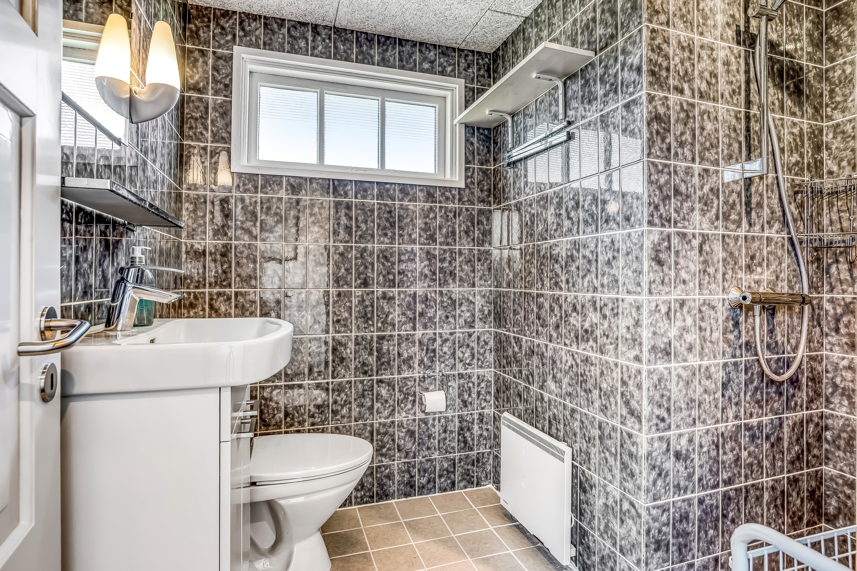 Miniaturebillede 2: badeværelse. Billede af Wolle Friks Vej 26, Søndervig, 6950 Ringkøbing