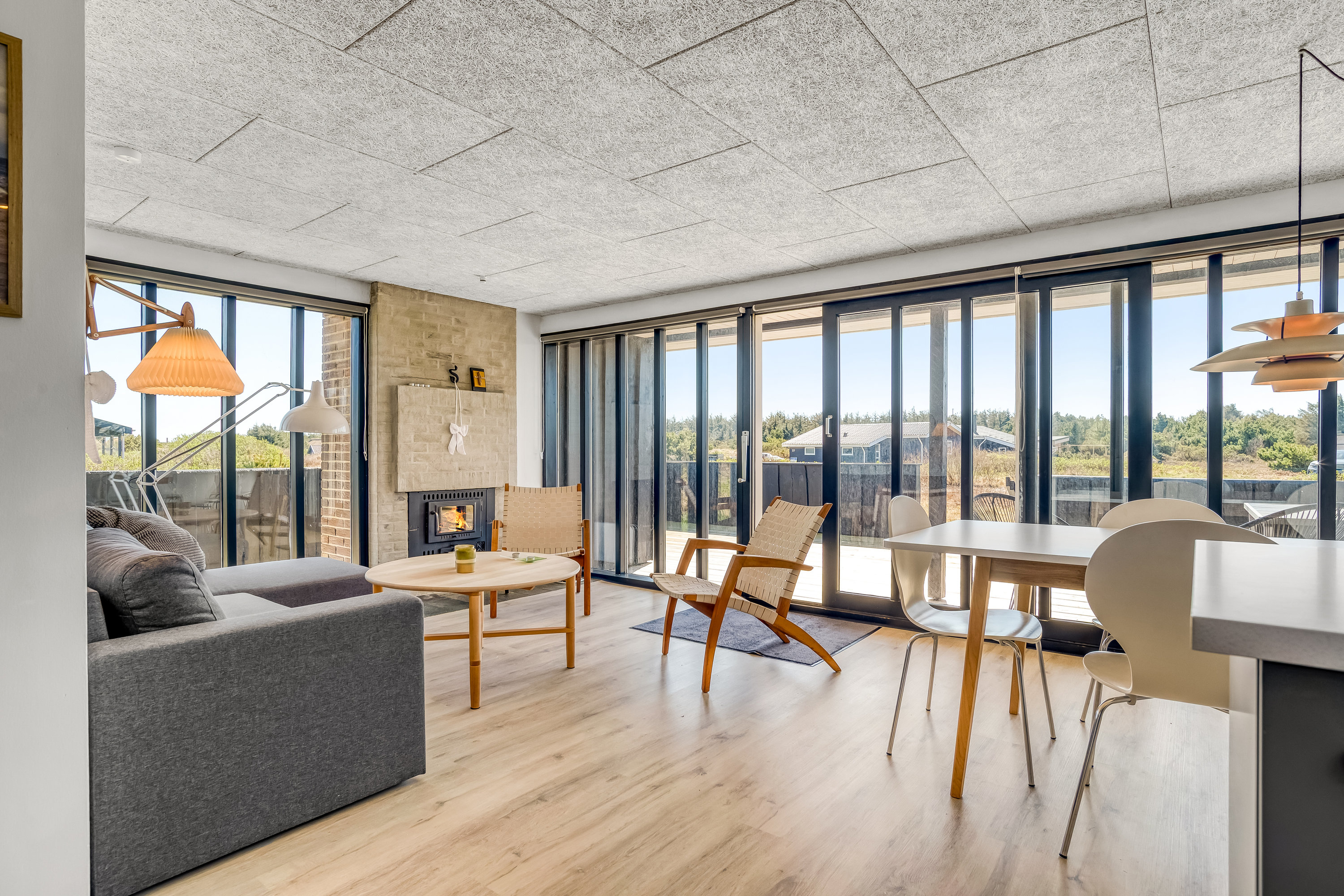 Fremhævet stue billede i fuldskærmstilstand. Billede af Wolle Friks Vej 26, Søndervig, 6950 Ringkøbing