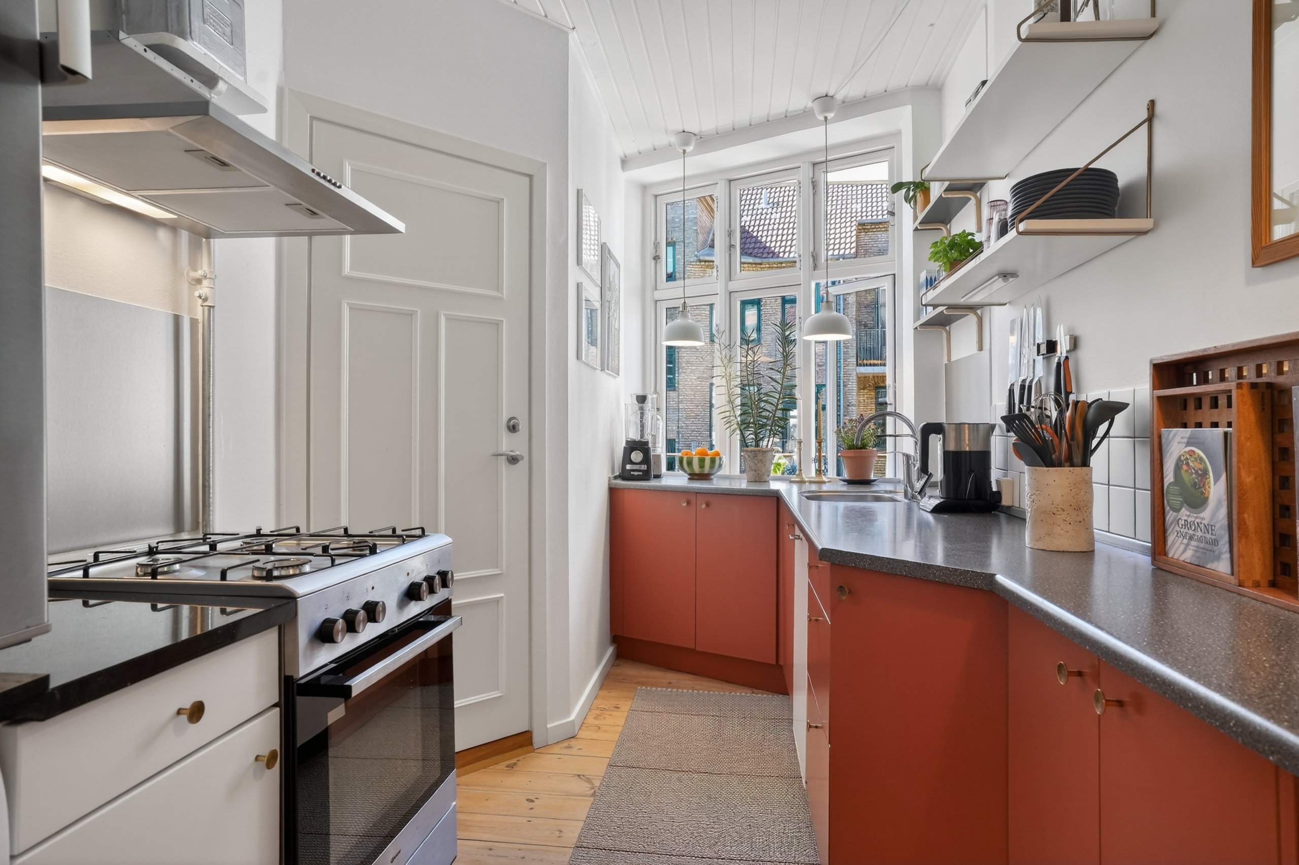 Fremhævet køkken billede i fuldskærmstilstand. Billede af Trekronergade 2, 3. th., 2500 Valby
