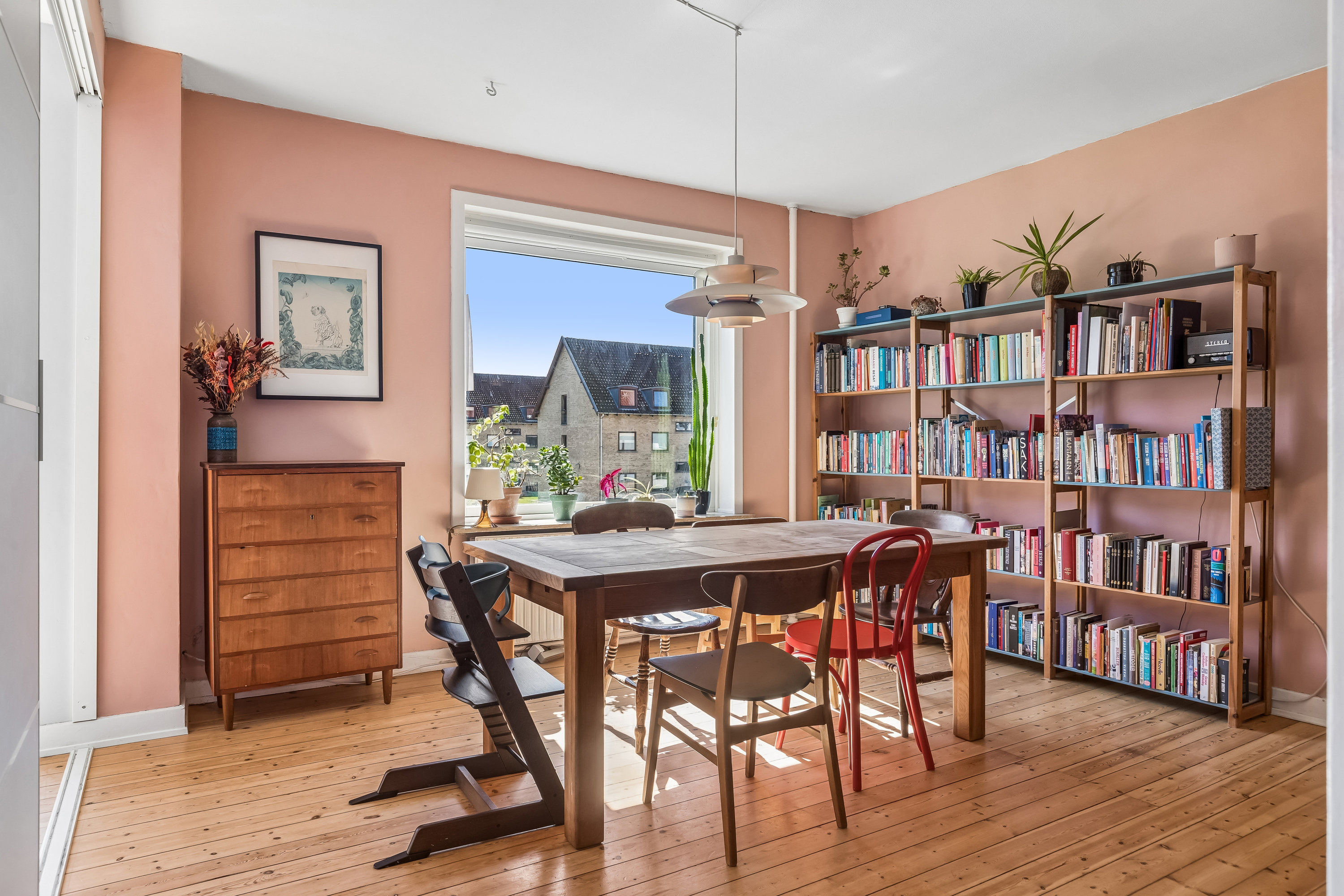 Fremhævet stue billede i fuldskærmstilstand. Billede af Kofoed Jensens Alle 9, 1. th., 2770 Kastrup