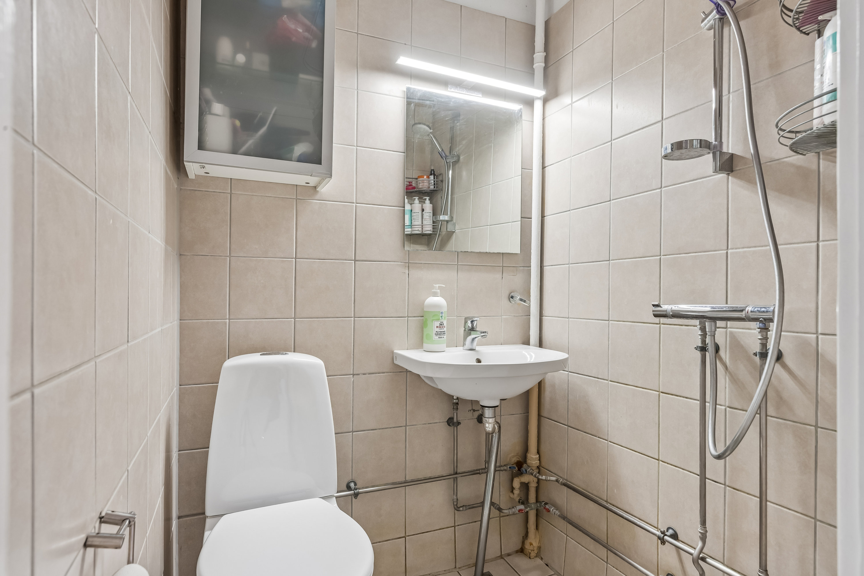 Fremhævet badeværelse billede i fuldskærmstilstand. Billede af Kofoed Jensens Alle 9, 1. th., 2770 Kastrup