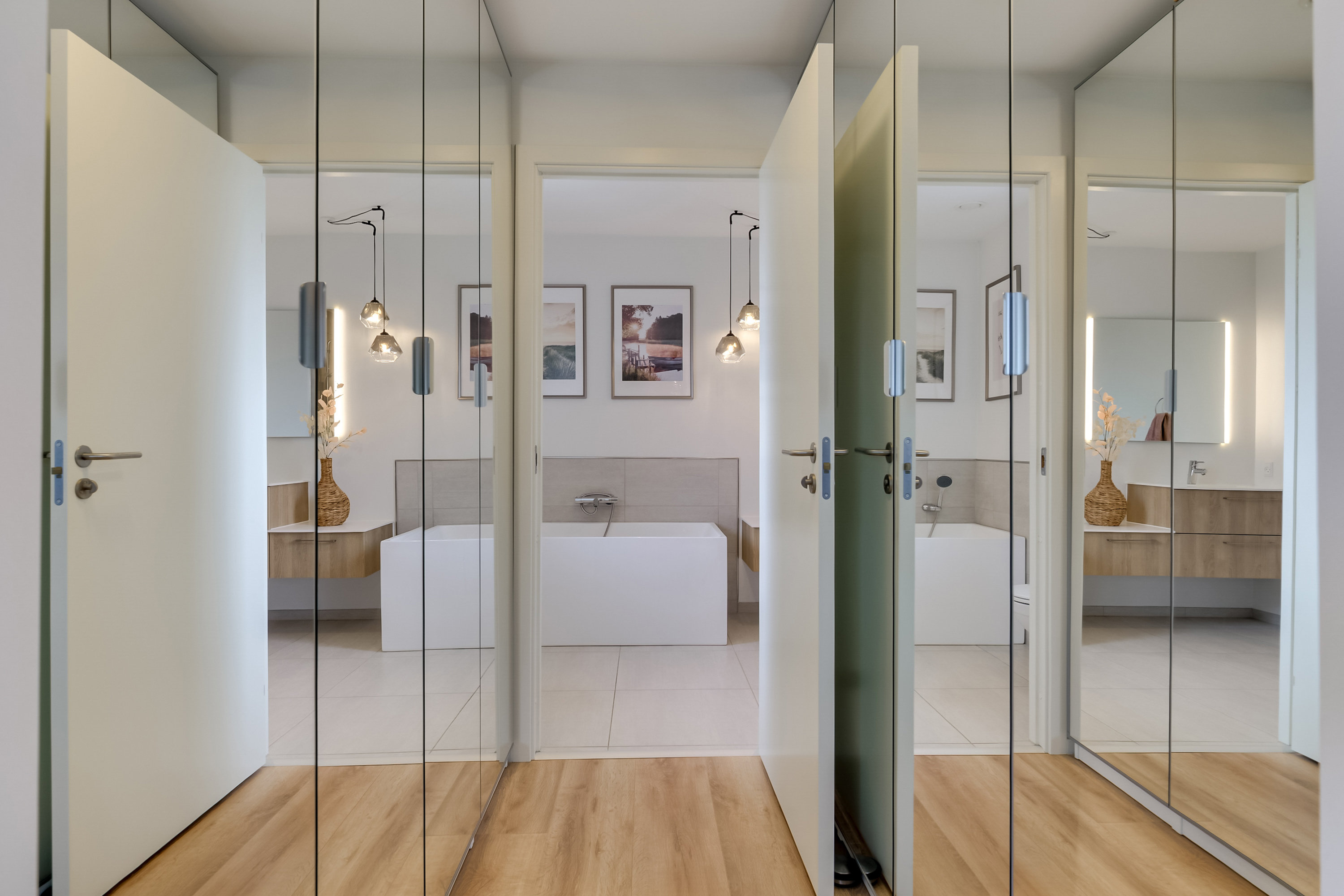 Fremhævet walkin closet billede i fuldskærmstilstand. Billede af Hustomten 21, 5800 Nyborg