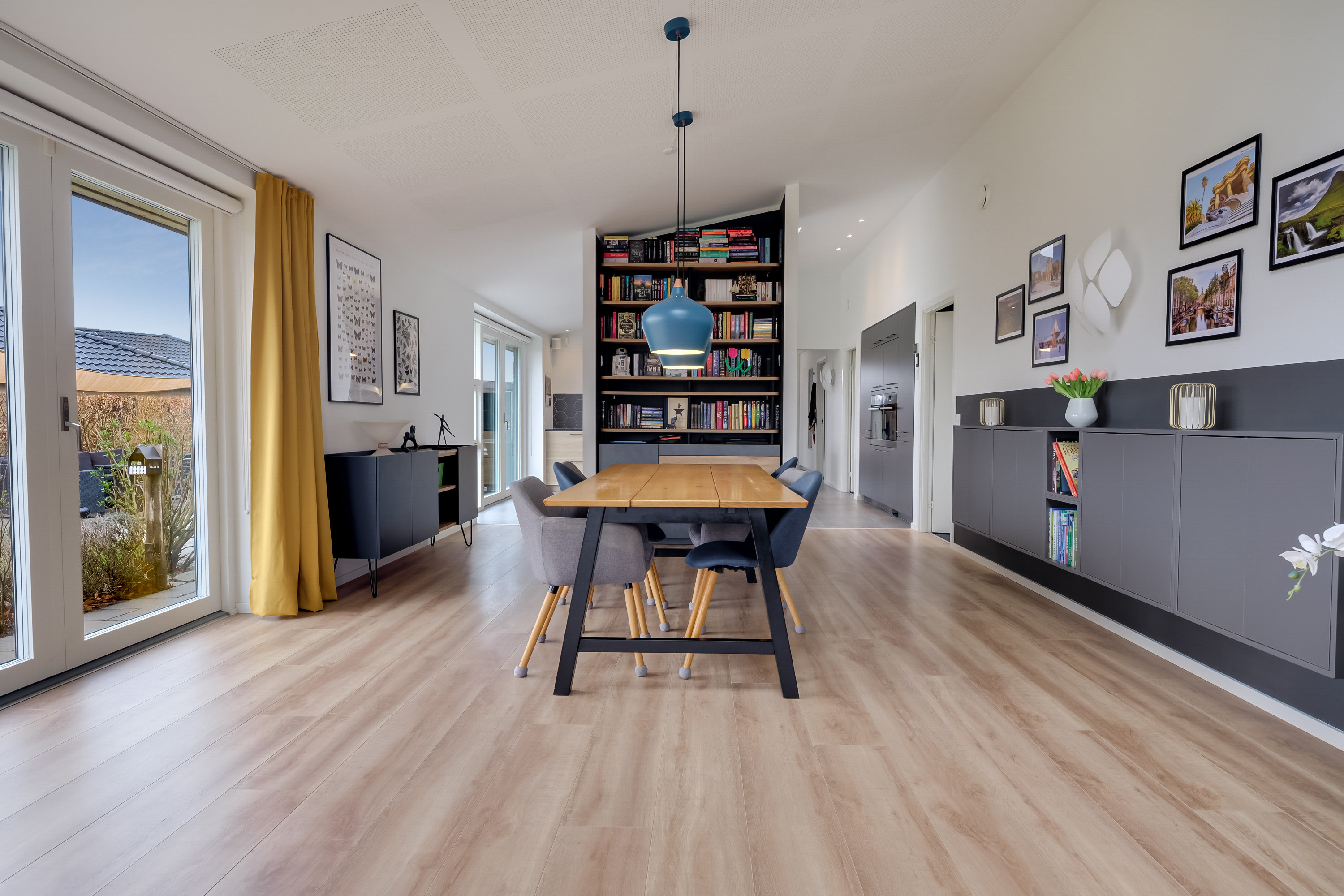 Fremhævet stue billede i fuldskærmstilstand. Billede af Hustomten 21, 5800 Nyborg