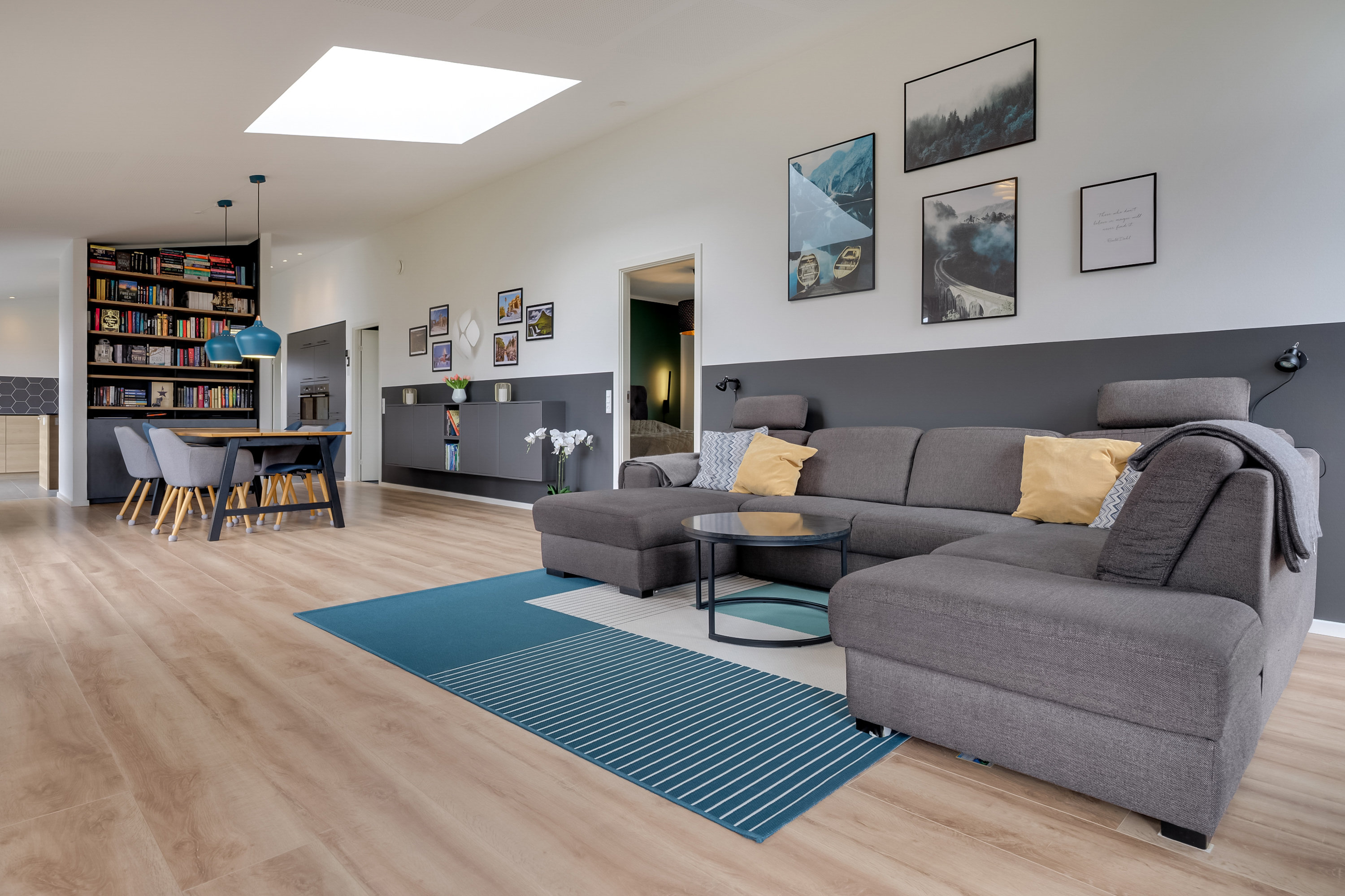 Fremhævet stue billede i fuldskærmstilstand. Billede af Hustomten 21, 5800 Nyborg