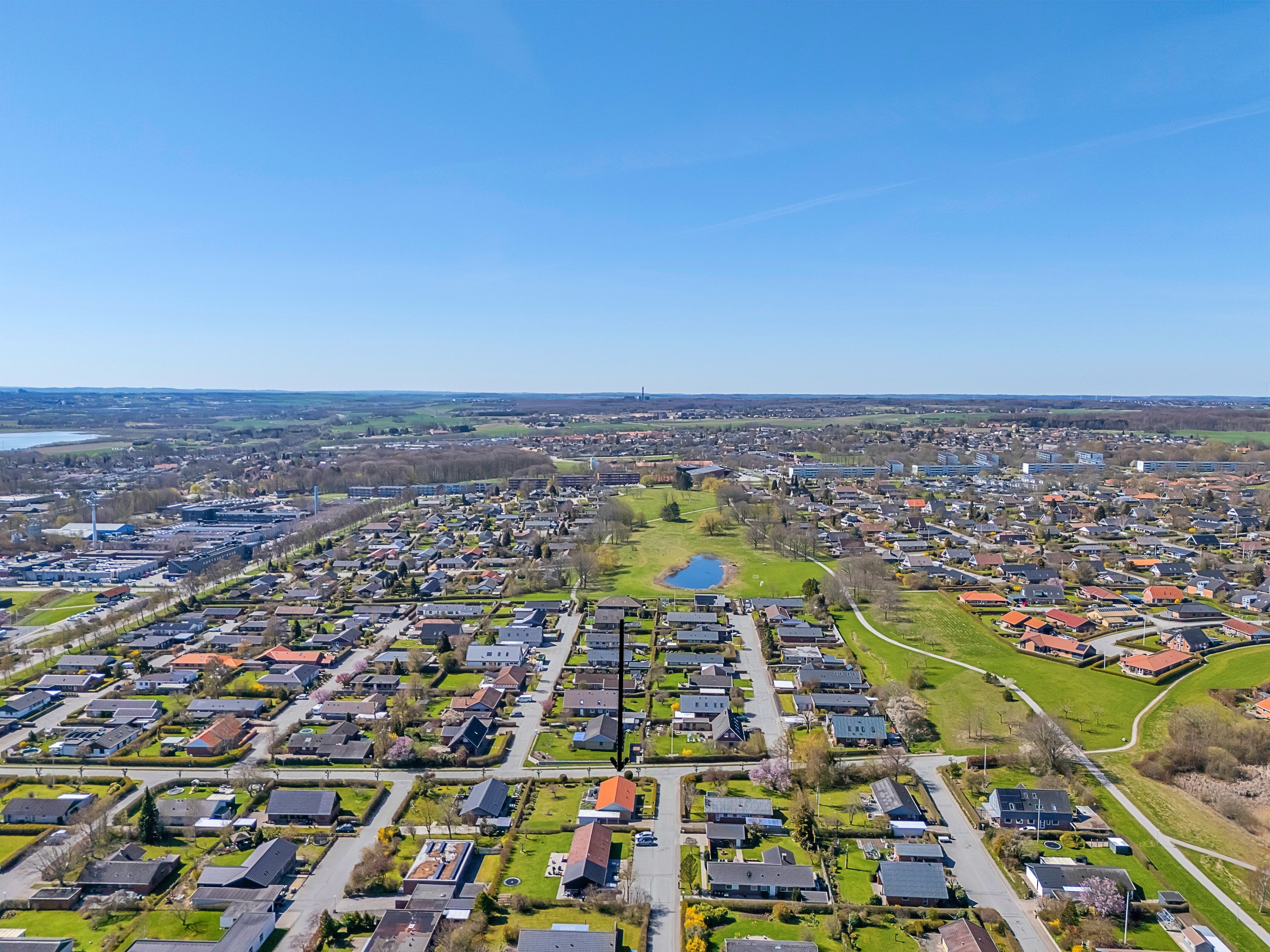 Fremhævet luftfoto billede i fuldskærmstilstand. Billede af Rugmarken 66, 8520 Lystrup