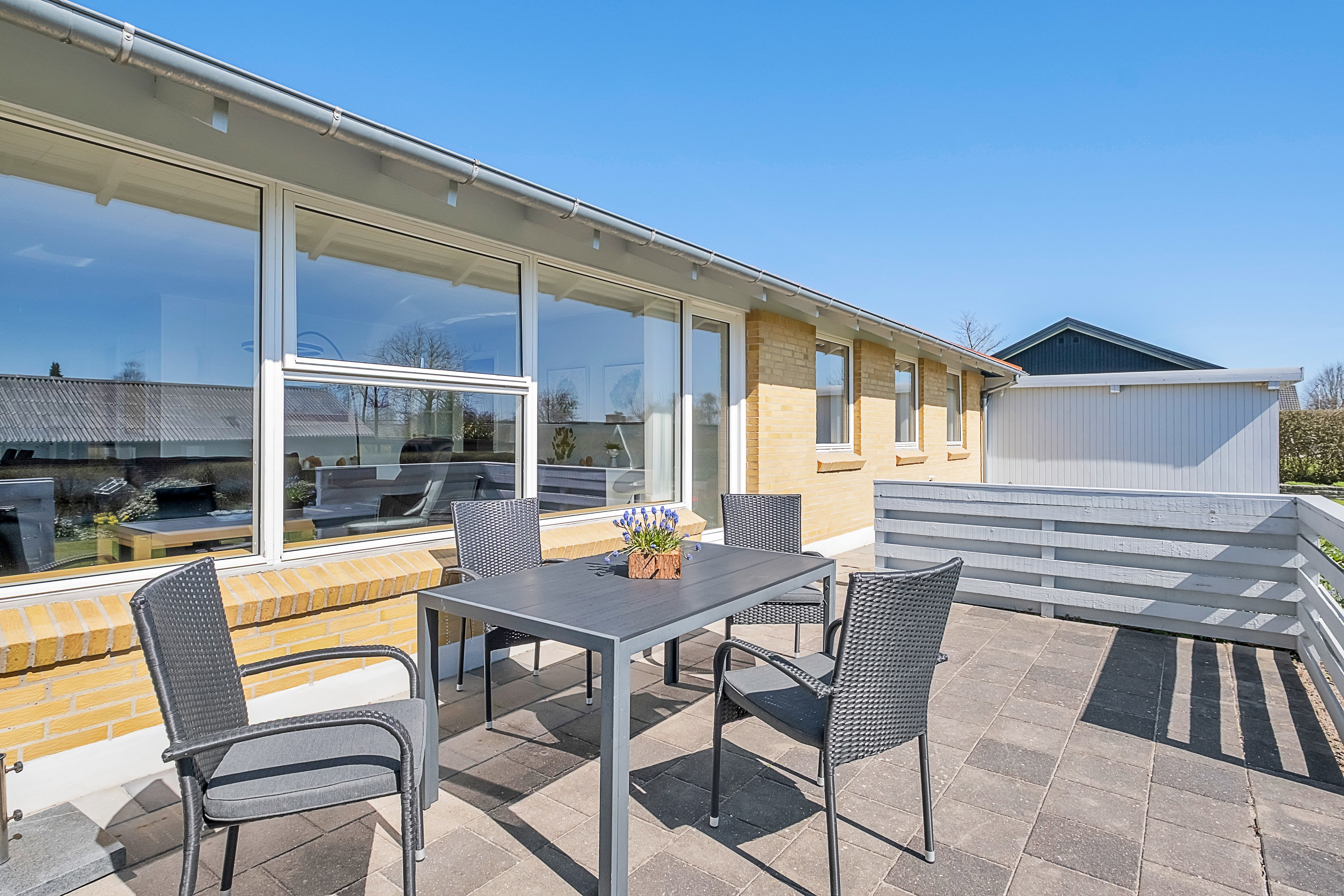 Fremhævet terrasse billede i fuldskærmstilstand. Billede af Rugmarken 66, 8520 Lystrup