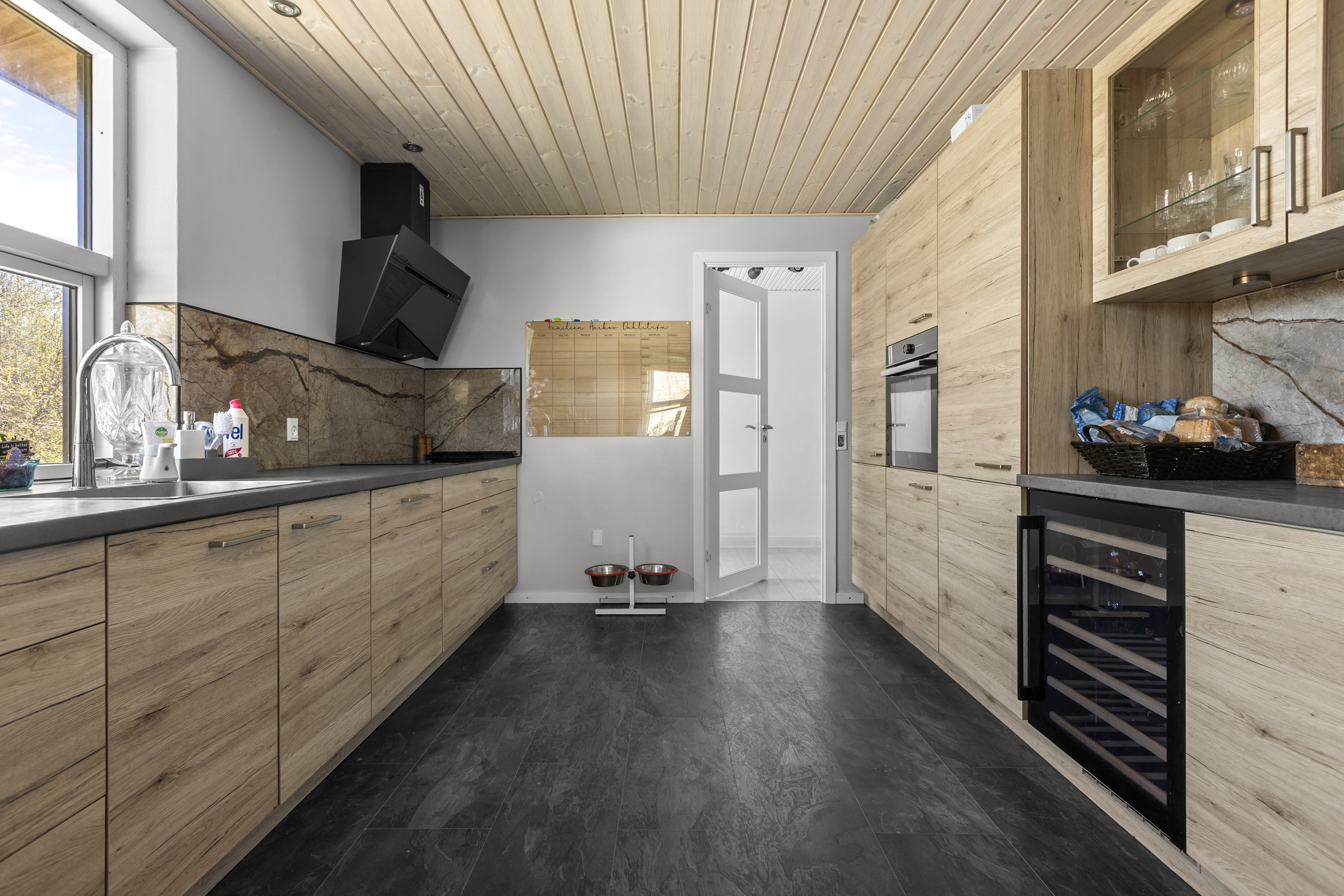 Fremhævet køkken billede i fuldskærmstilstand. Billede af Viskingevejen 1, 4470 Svebølle