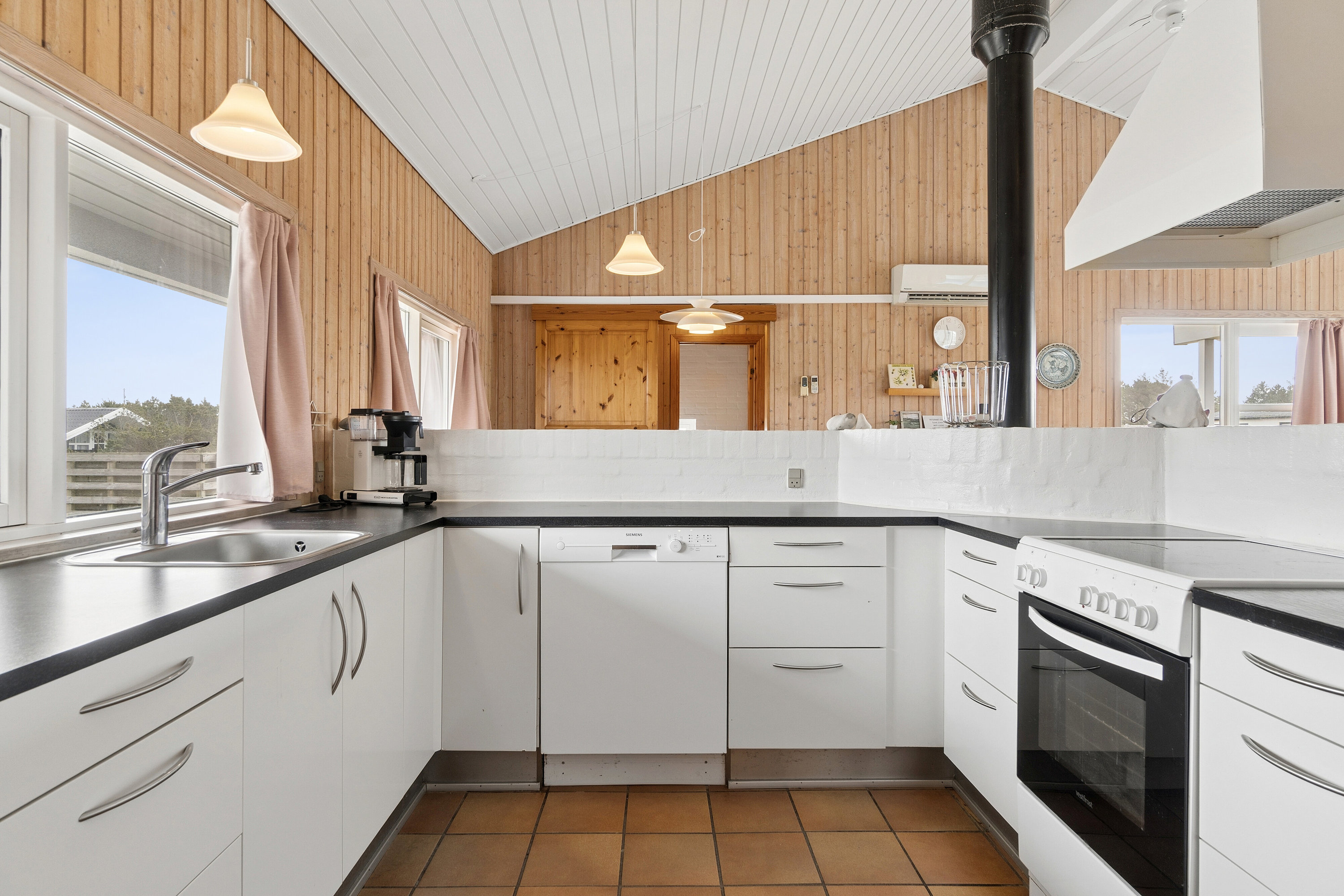 Fremhævet køkken billede i fuldskærmstilstand. Billede af Klitstien 33, Klitmøller, 7700 Thisted