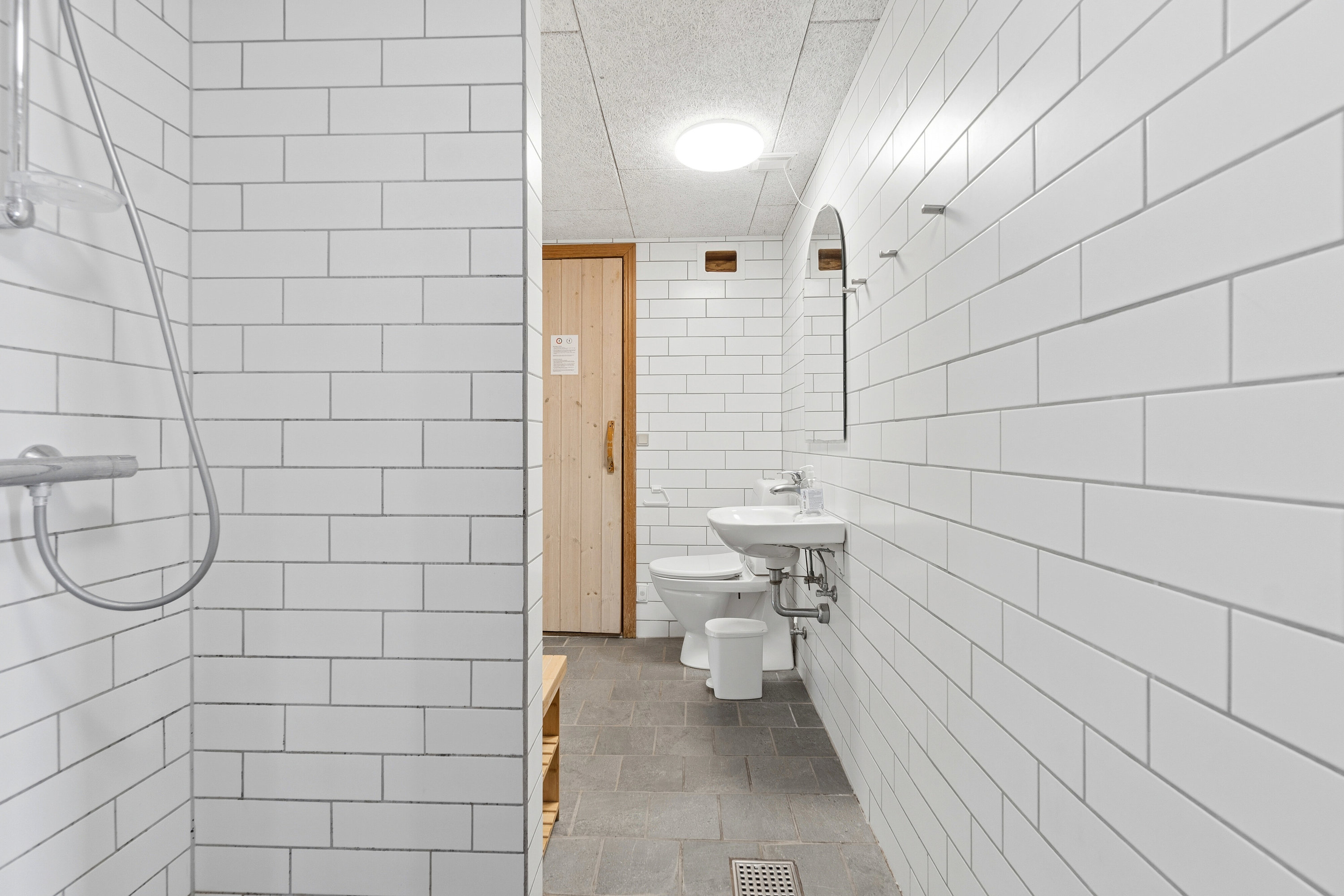 Fremhævet badeværelse billede i fuldskærmstilstand. Billede af Klitstien 33, Klitmøller, 7700 Thisted