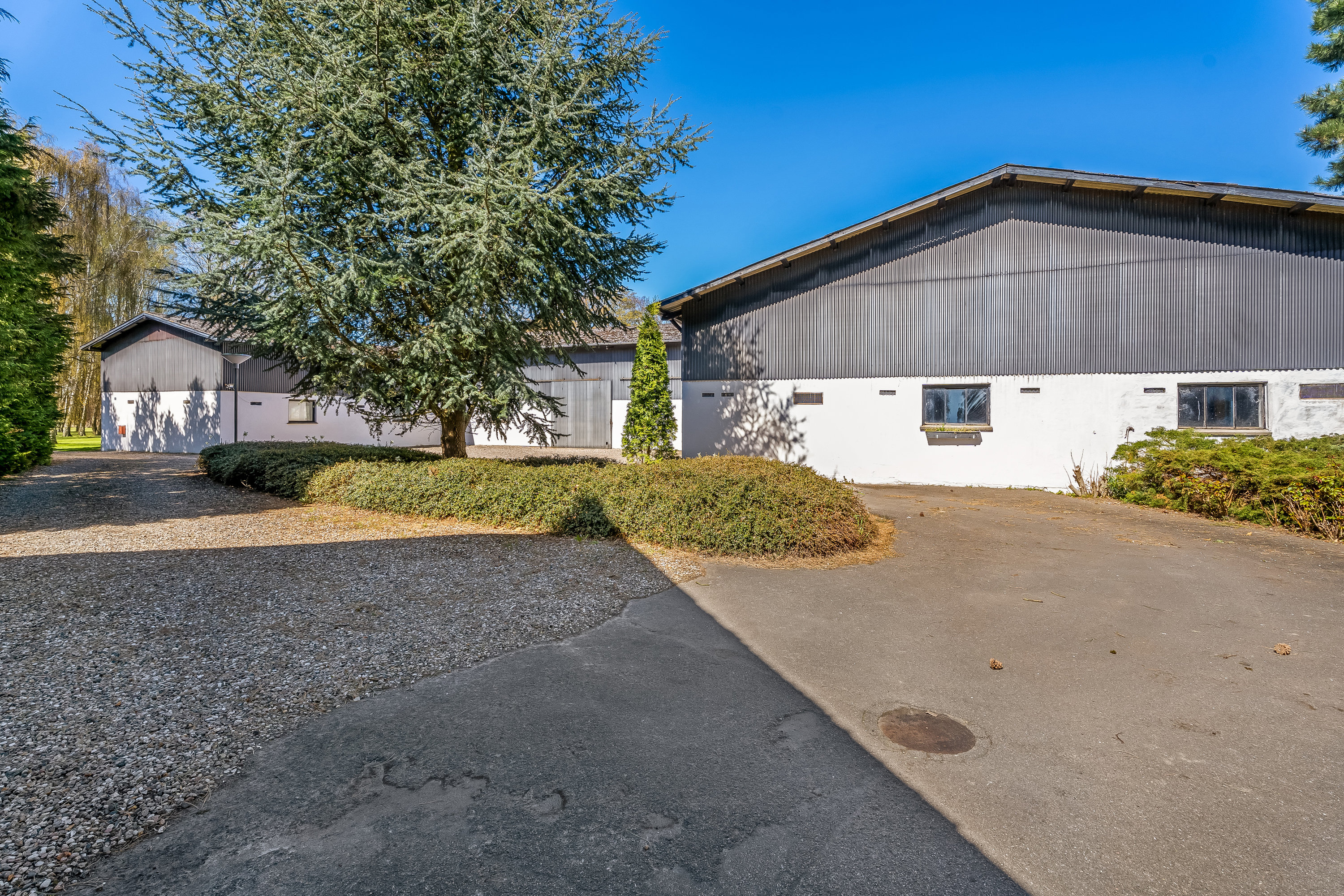 Fremhævet gårdsplads billede i fuldskærmstilstand. Billede af Nøbbøllevej 14, 4920 Søllested