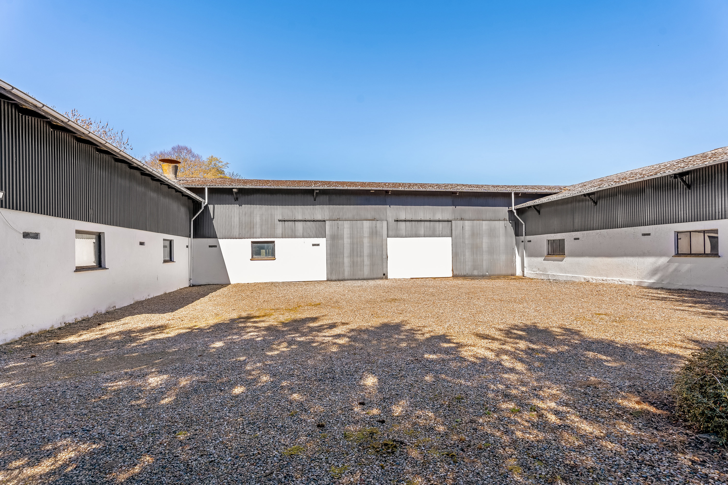 Fremhævet gårdsplads billede i fuldskærmstilstand. Billede af Nøbbøllevej 14, 4920 Søllested