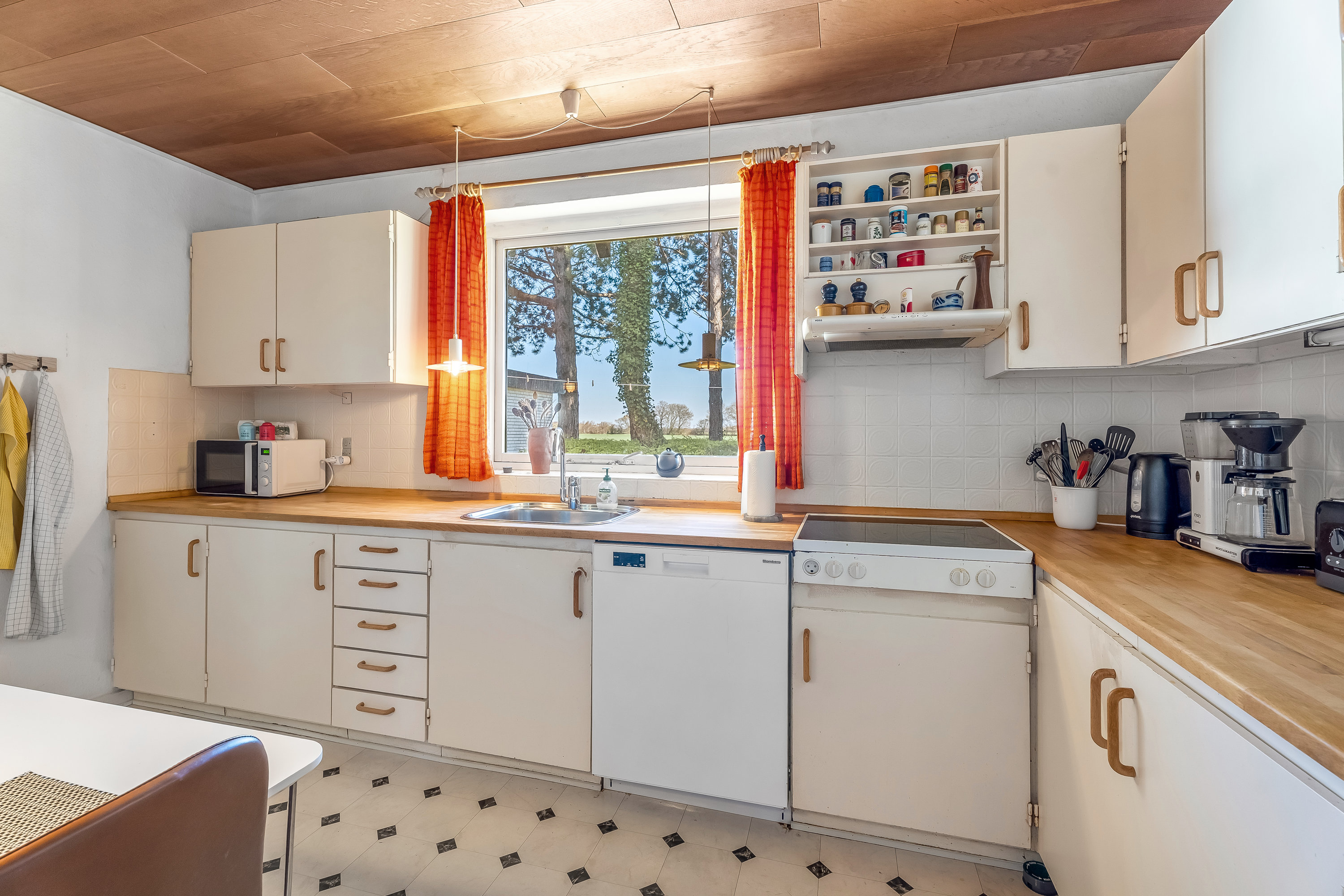 Fremhævet køkken billede i fuldskærmstilstand. Billede af Nøbbøllevej 14, 4920 Søllested
