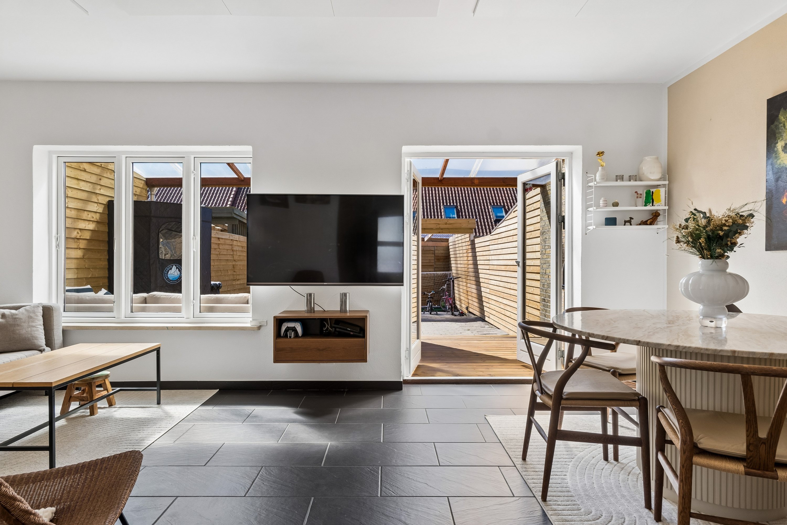 Fremhævet stue billede i fuldskærmstilstand. Billede af Njalsvej 139, Højstrup, 5210 Odense NV