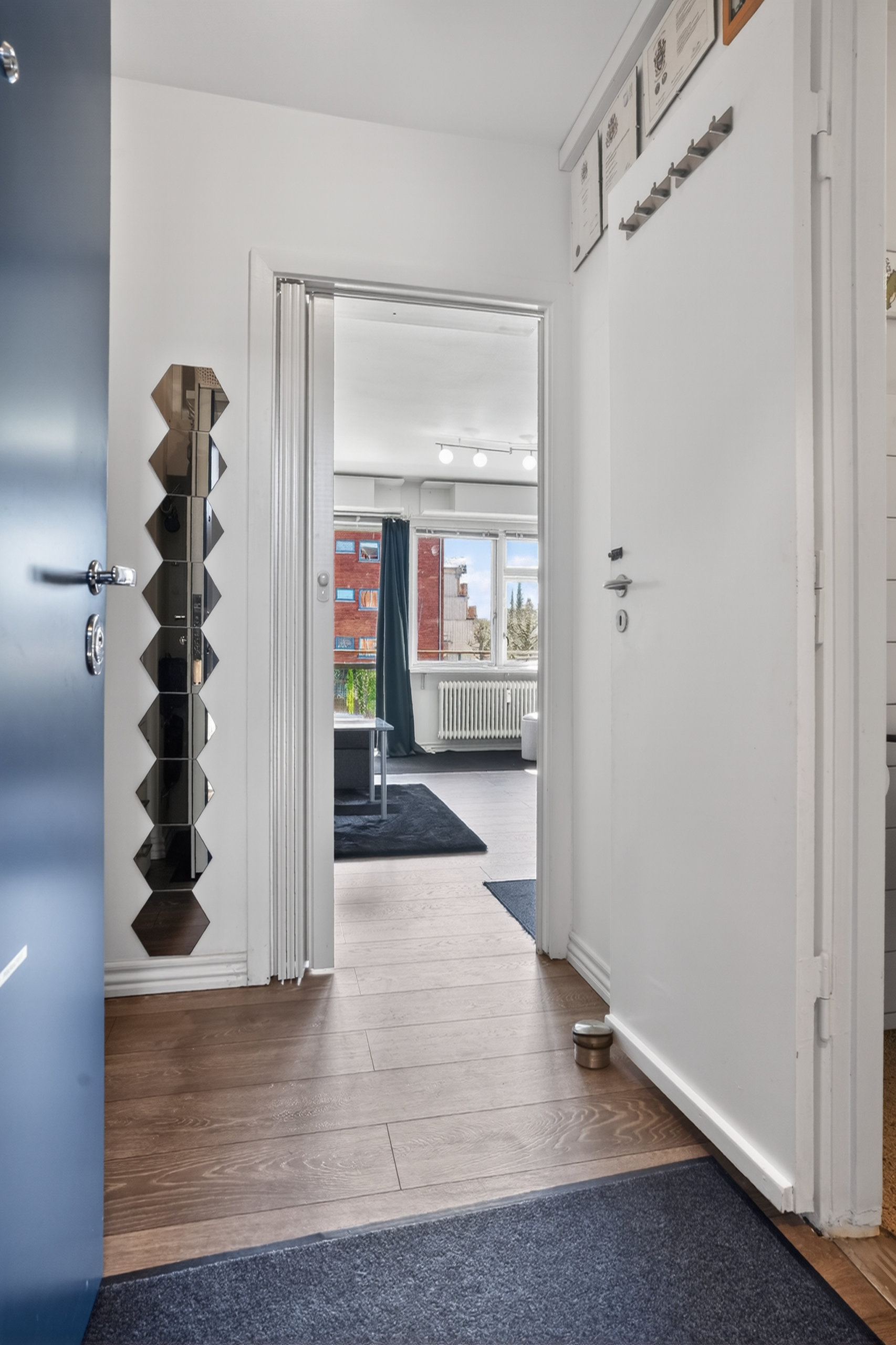 Fremhævet entré billede i fuldskærmstilstand. Billede af Lyshøjgårdsvej 89, 1. mf., 2500 Valby