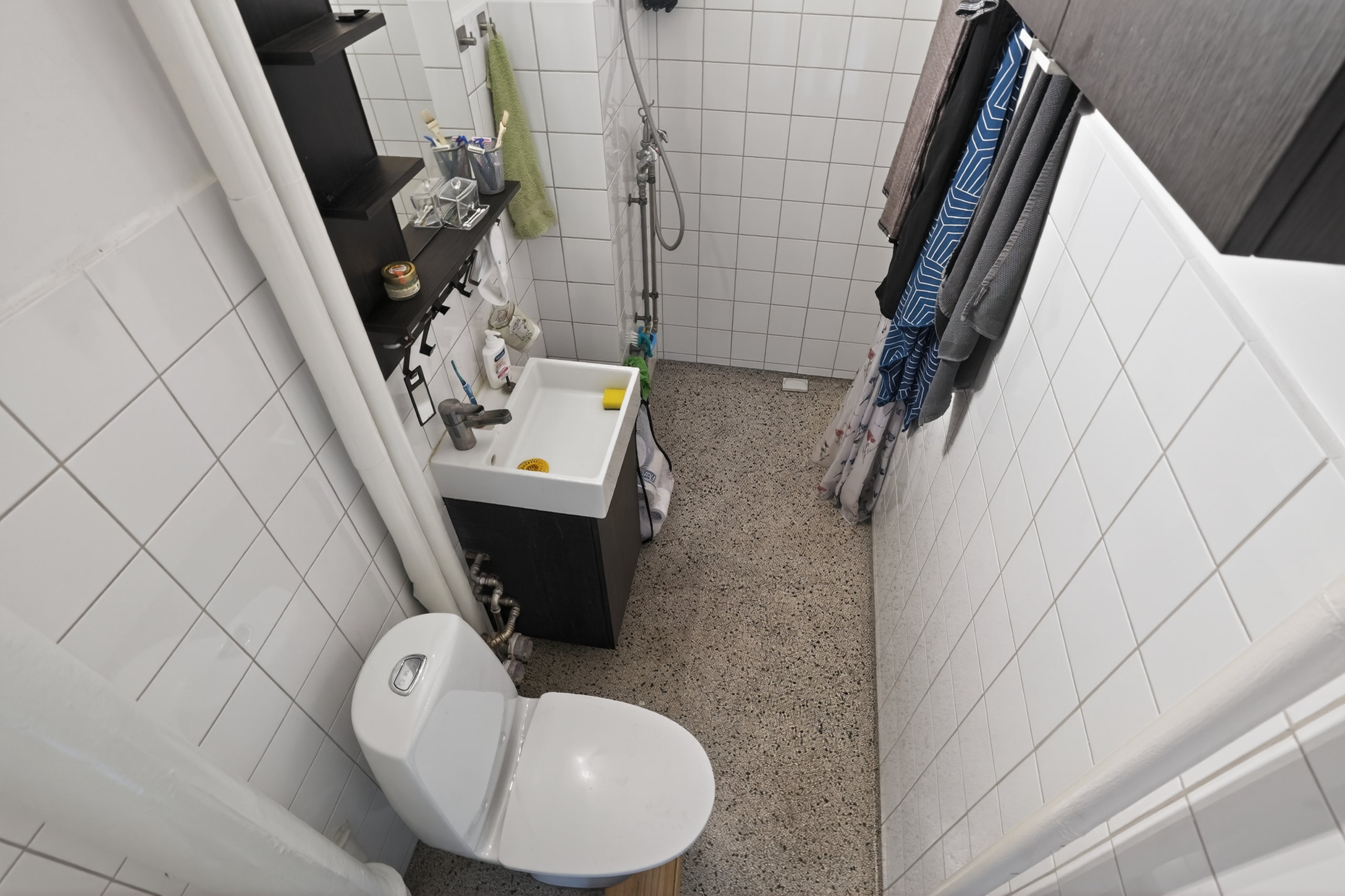 Fremhævet badeværelse billede i fuldskærmstilstand. Billede af Lyshøjgårdsvej 89, 1. mf., 2500 Valby