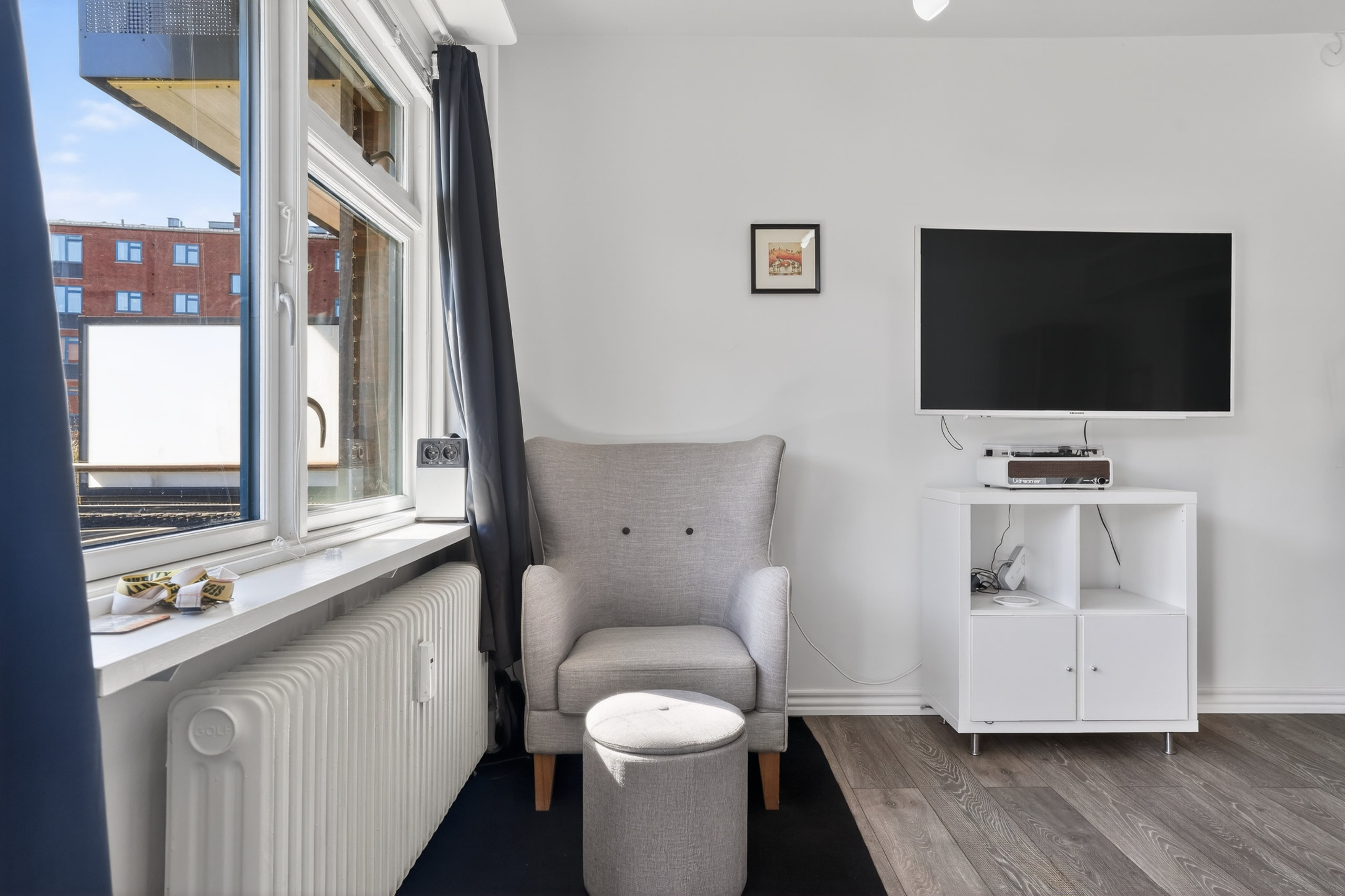 Fremhævet stue billede i fuldskærmstilstand. Billede af Lyshøjgårdsvej 89, 1. mf., 2500 Valby