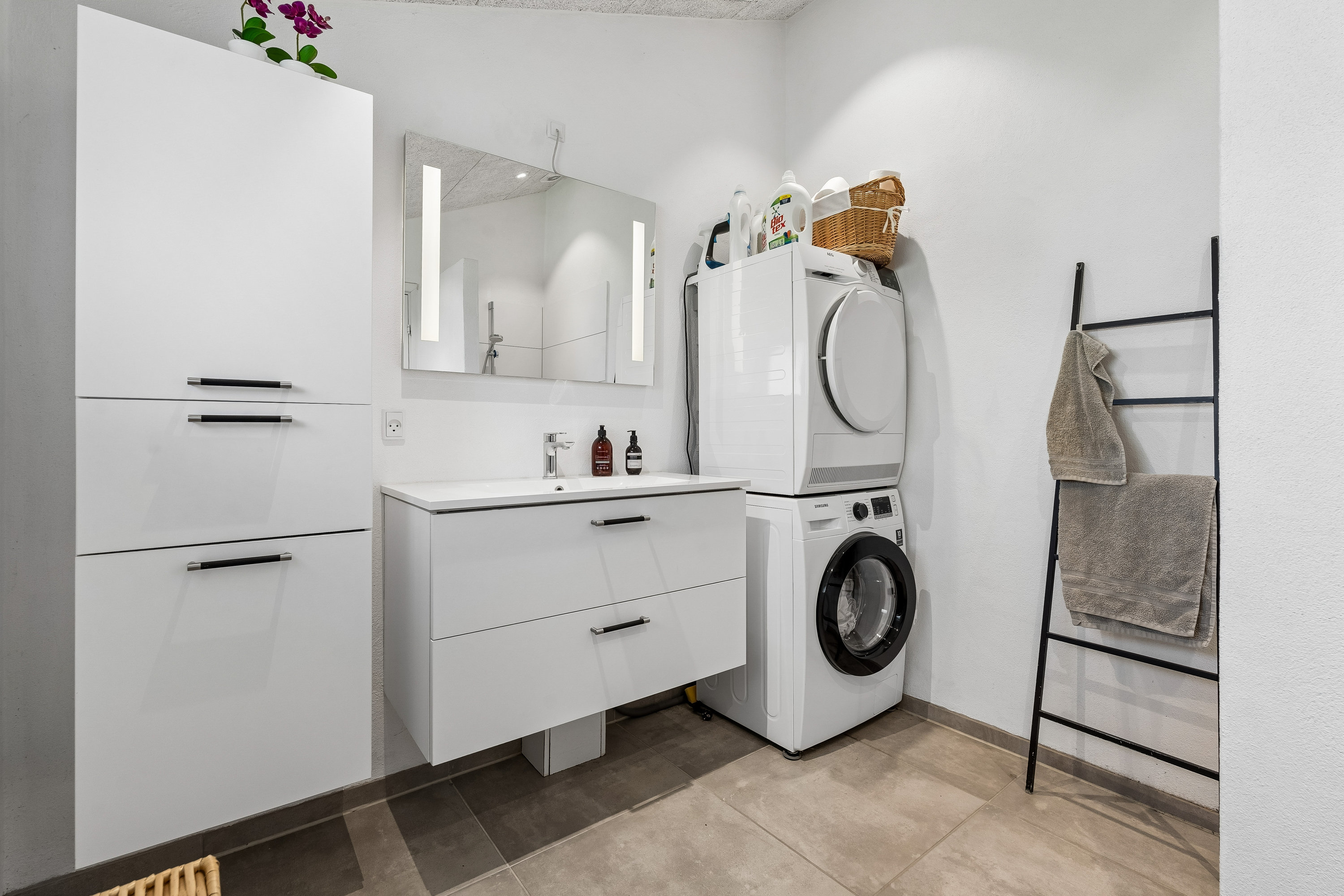 Fremhævet badeværelse billede i fuldskærmstilstand. Billede af Juelsbovej 18, 8723 Løsning