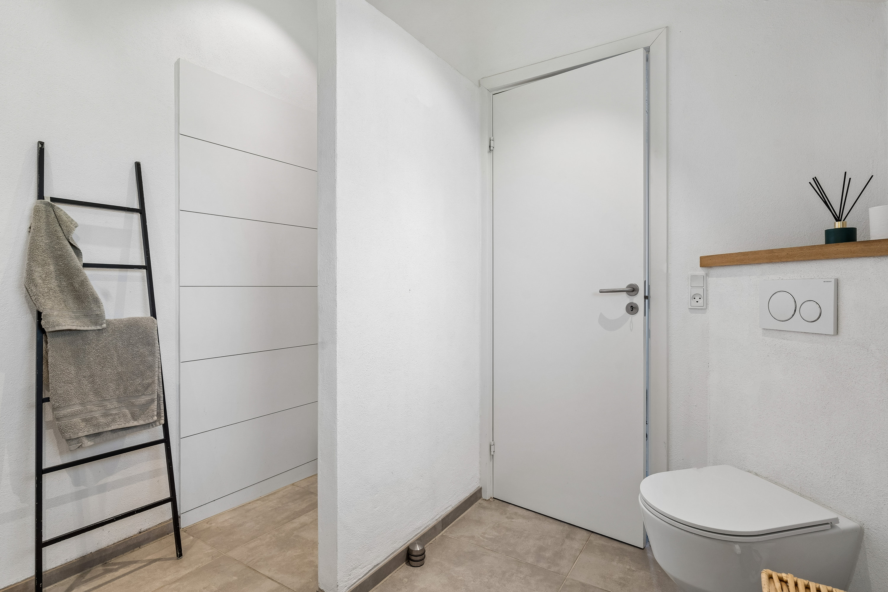 Fremhævet badeværelse billede i fuldskærmstilstand. Billede af Juelsbovej 18, 8723 Løsning