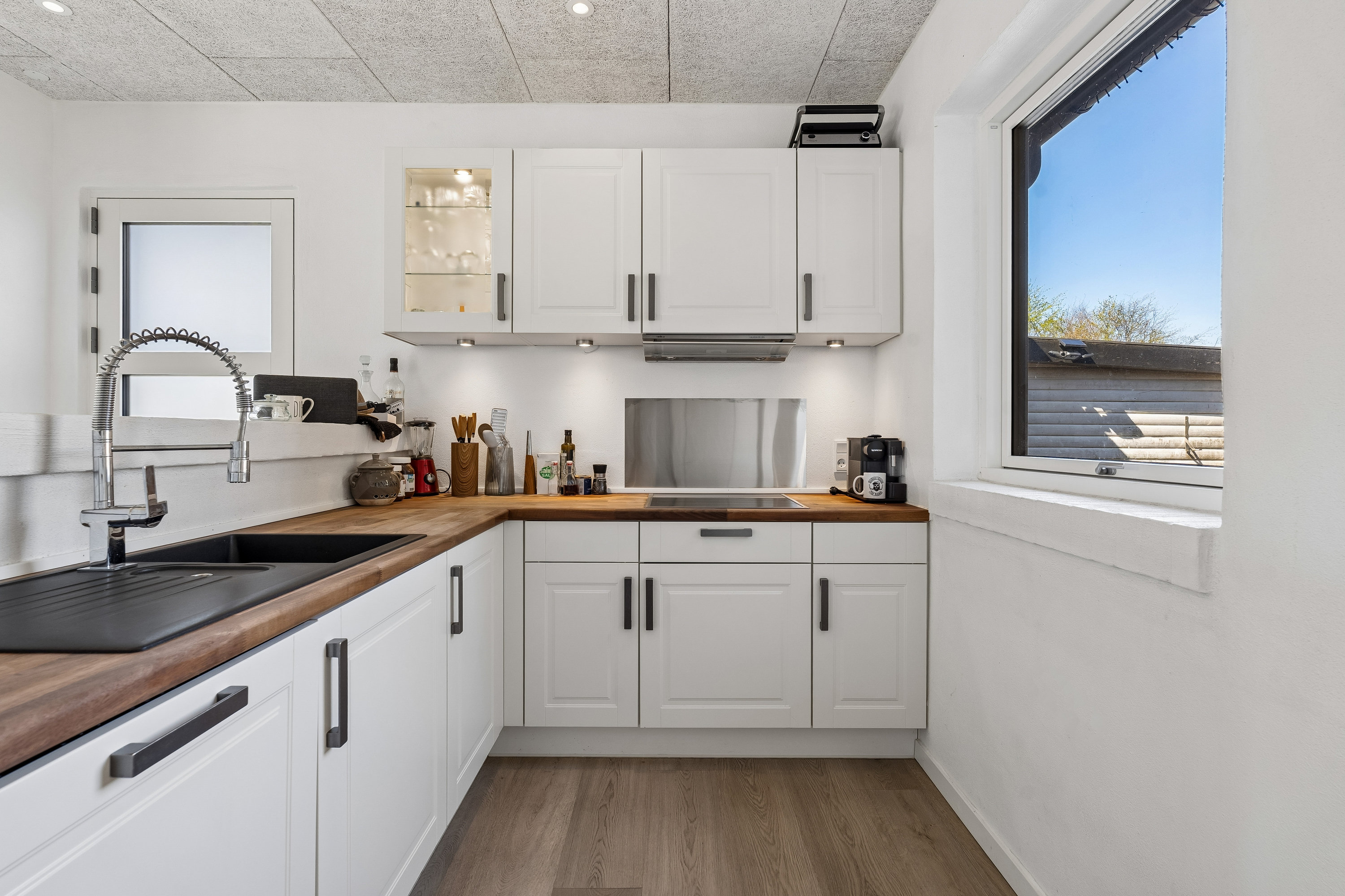 Fremhævet køkken billede i fuldskærmstilstand. Billede af Juelsbovej 18, 8723 Løsning