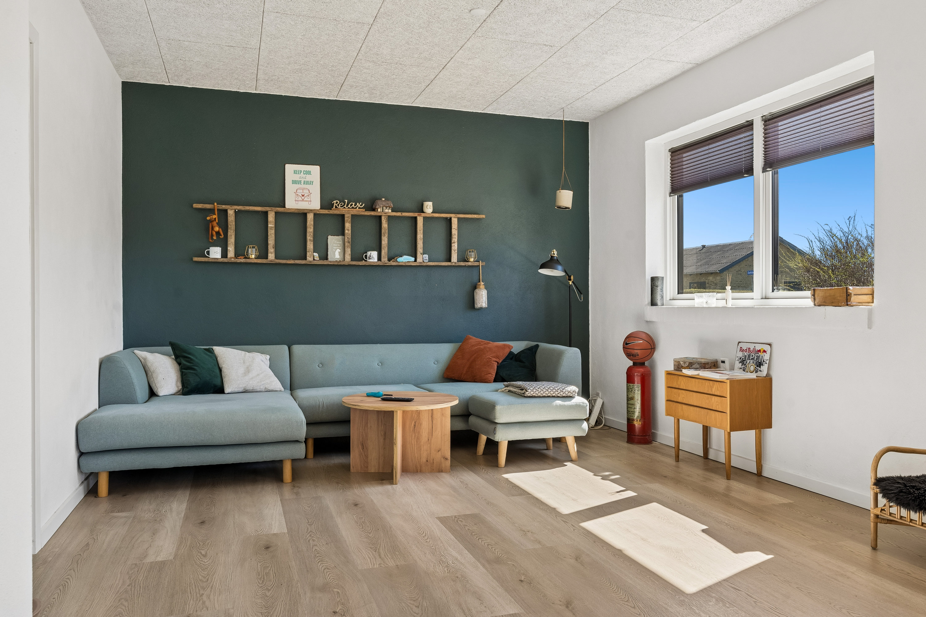 Fremhævet stue billede i fuldskærmstilstand. Billede af Juelsbovej 18, 8723 Løsning