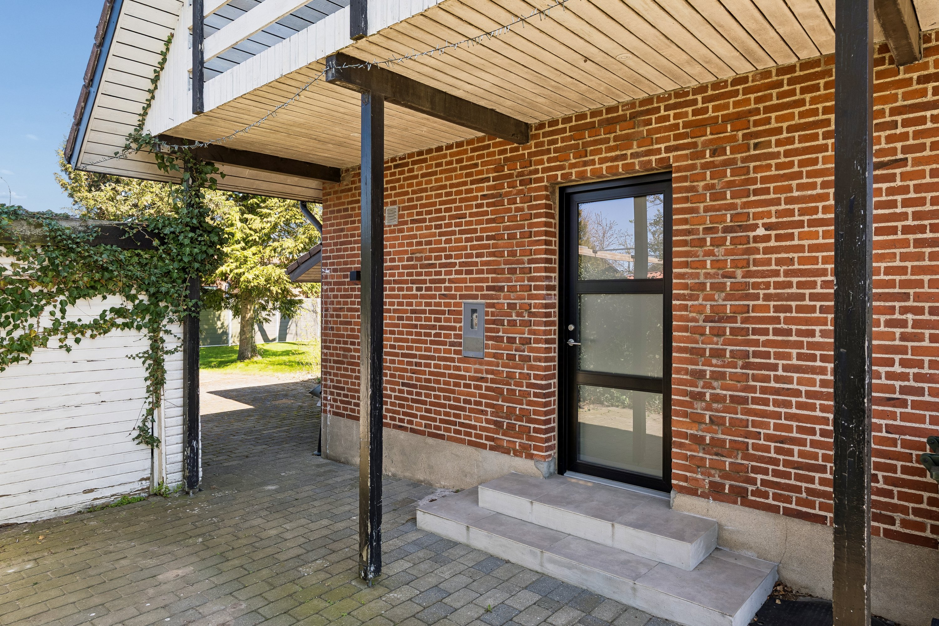 Fremhævet indgangsparti billede i fuldskærmstilstand. Billede af Juelsbovej 18, 8723 Løsning