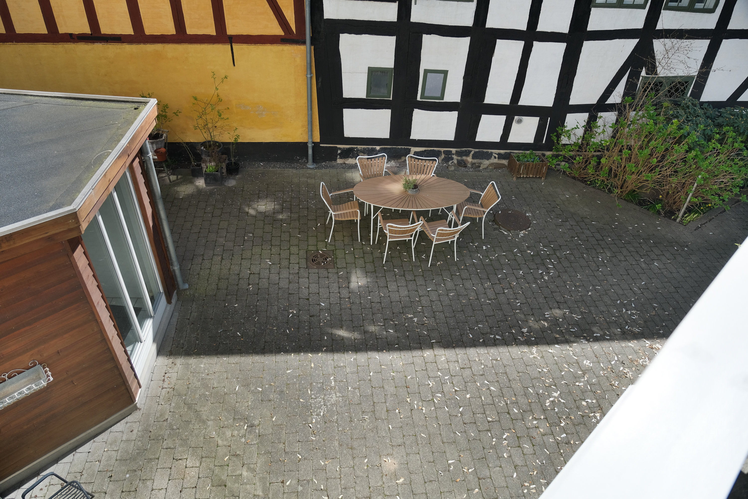 Fremhævet gårdmiljø billede i fuldskærmstilstand. Billede af Nørregade 31C, 1. tv., 5000 Odense C