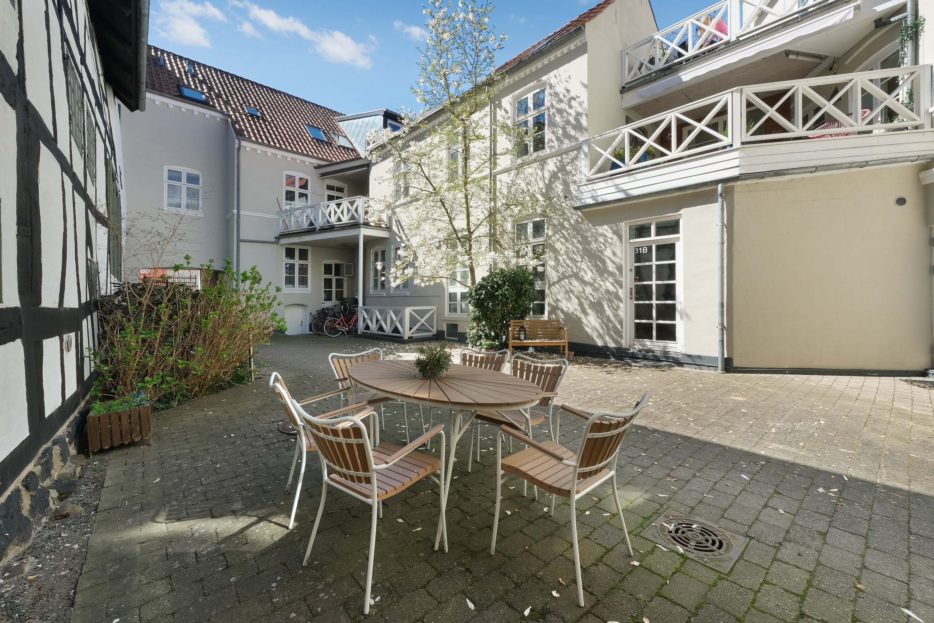 Fremhævet gårdmiljø billede i fuldskærmstilstand. Billede af Nørregade 31C, 1. tv., 5000 Odense C