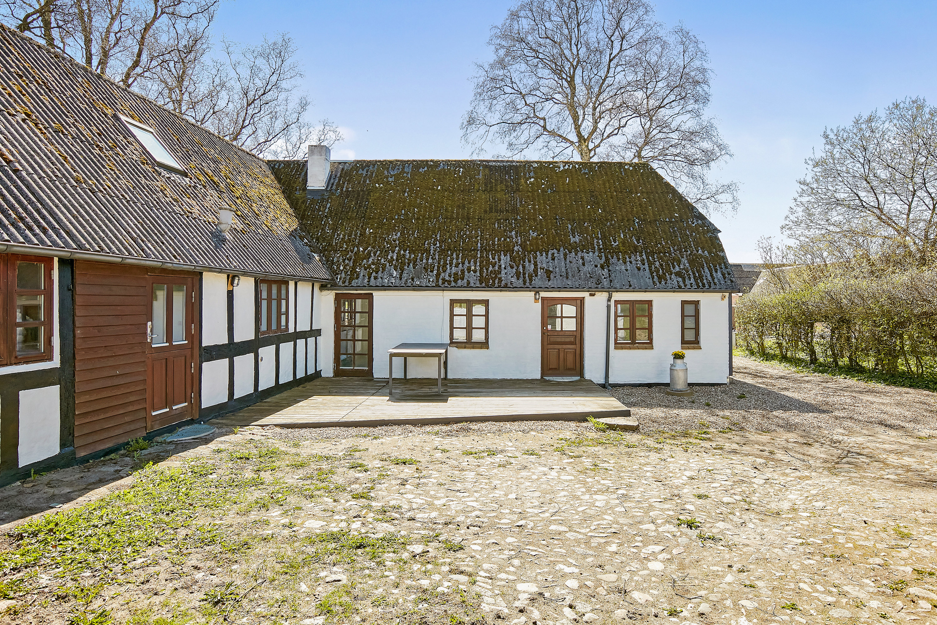 Fremhævet facade billede i fuldskærmstilstand. Billede af Åstrupvej 9, Åstrup, 7130 Juelsminde