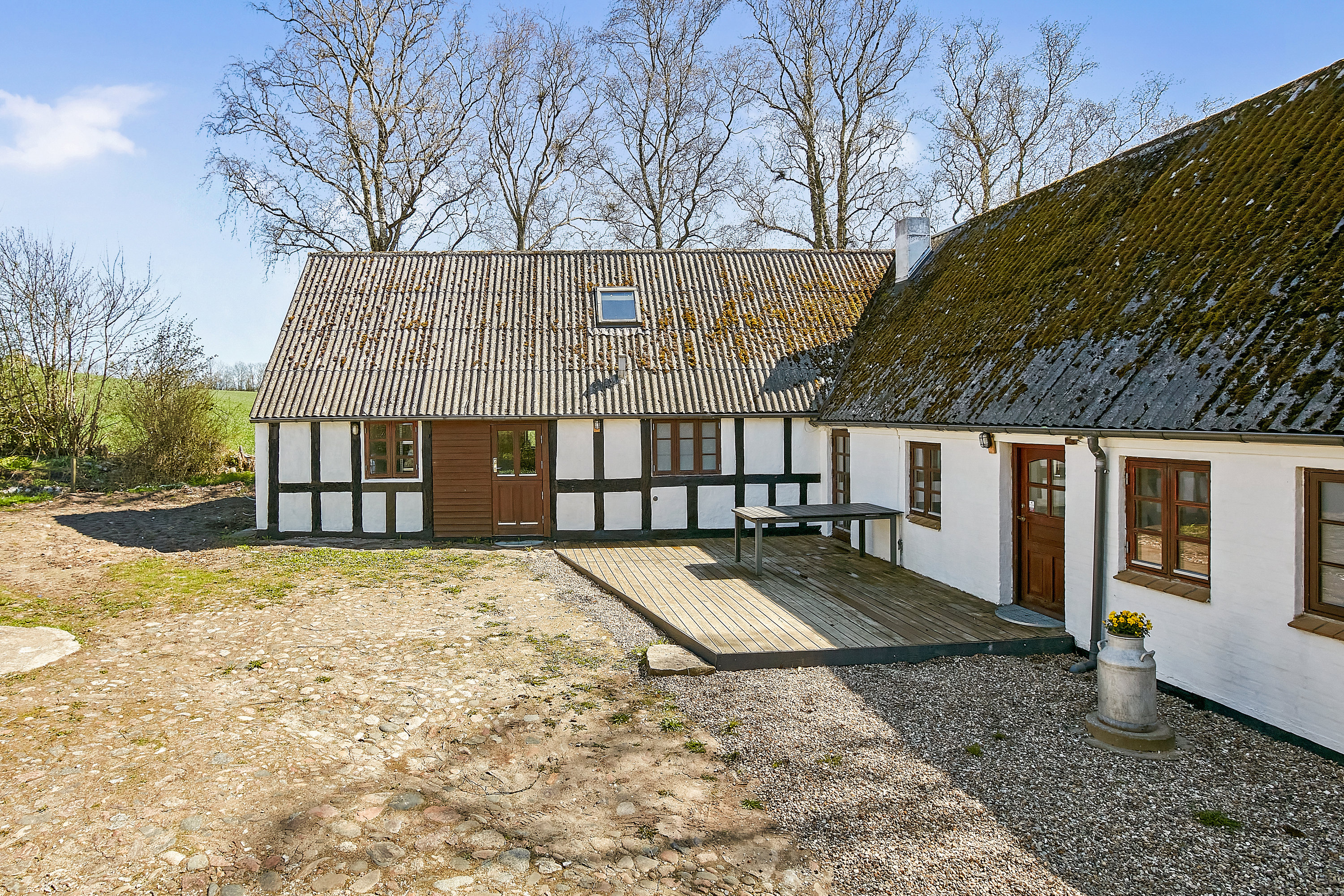 Fremhævet facade billede i fuldskærmstilstand. Billede af Åstrupvej 9, Åstrup, 7130 Juelsminde