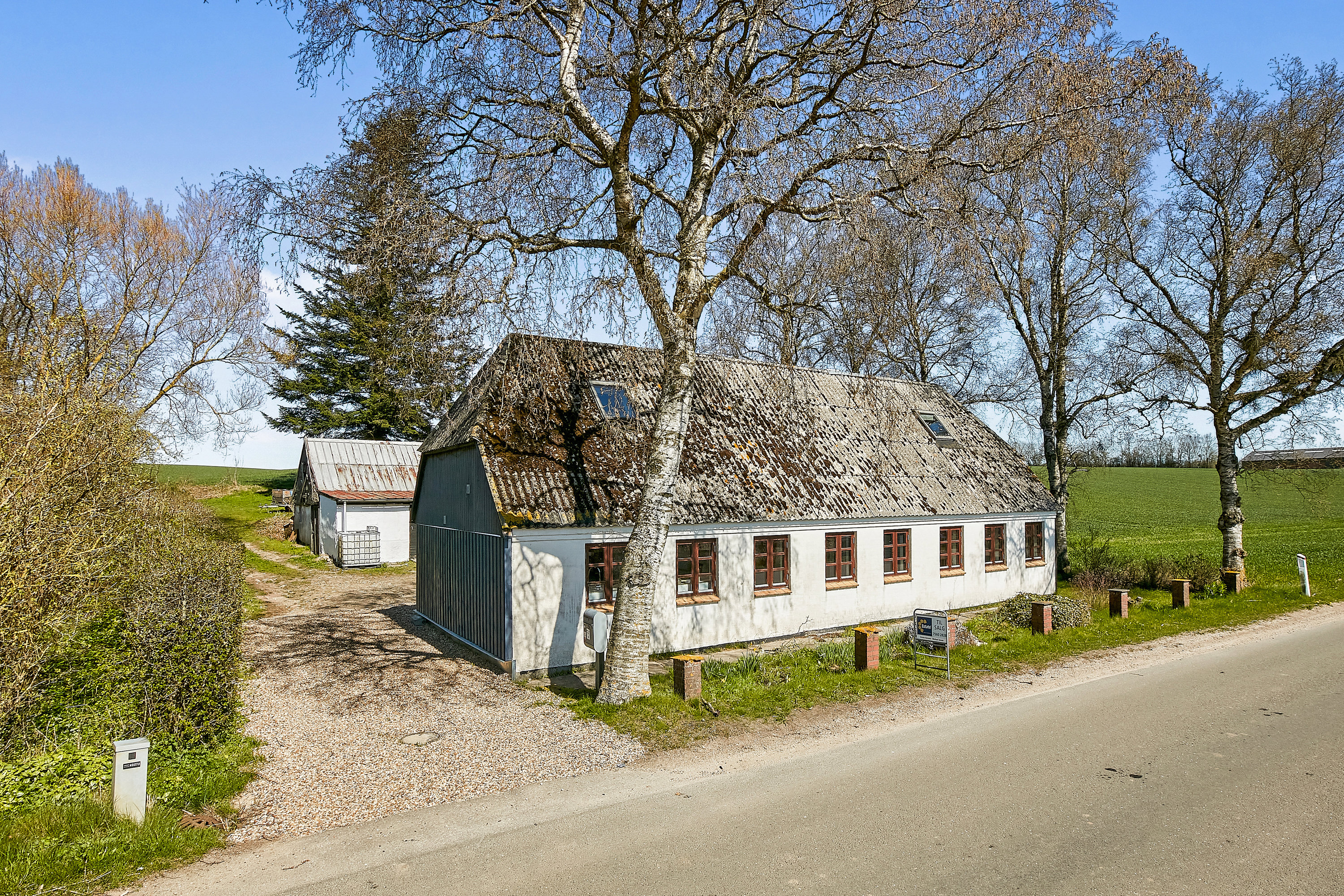 Miniaturebillede 1: facade fra vejen. Billede af Åstrupvej 9, Åstrup, 7130 Juelsminde