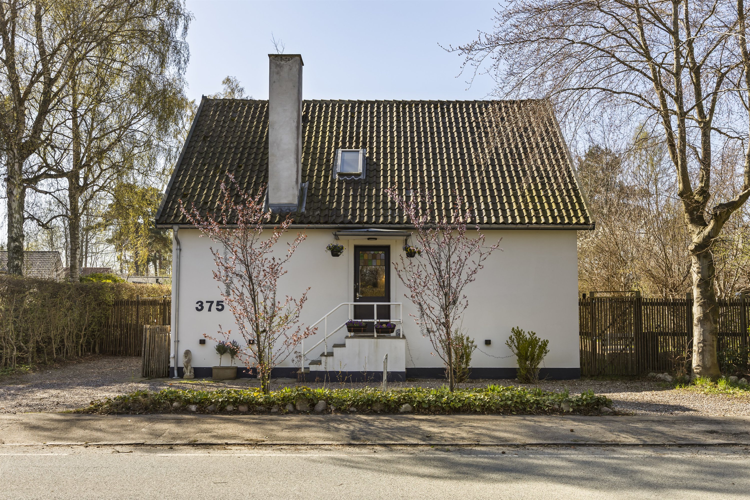 Fremhævet set fra vejen billede i fuldskærmstilstand. Billede af Nordre Strandvej 375, 3100 Hornbæk