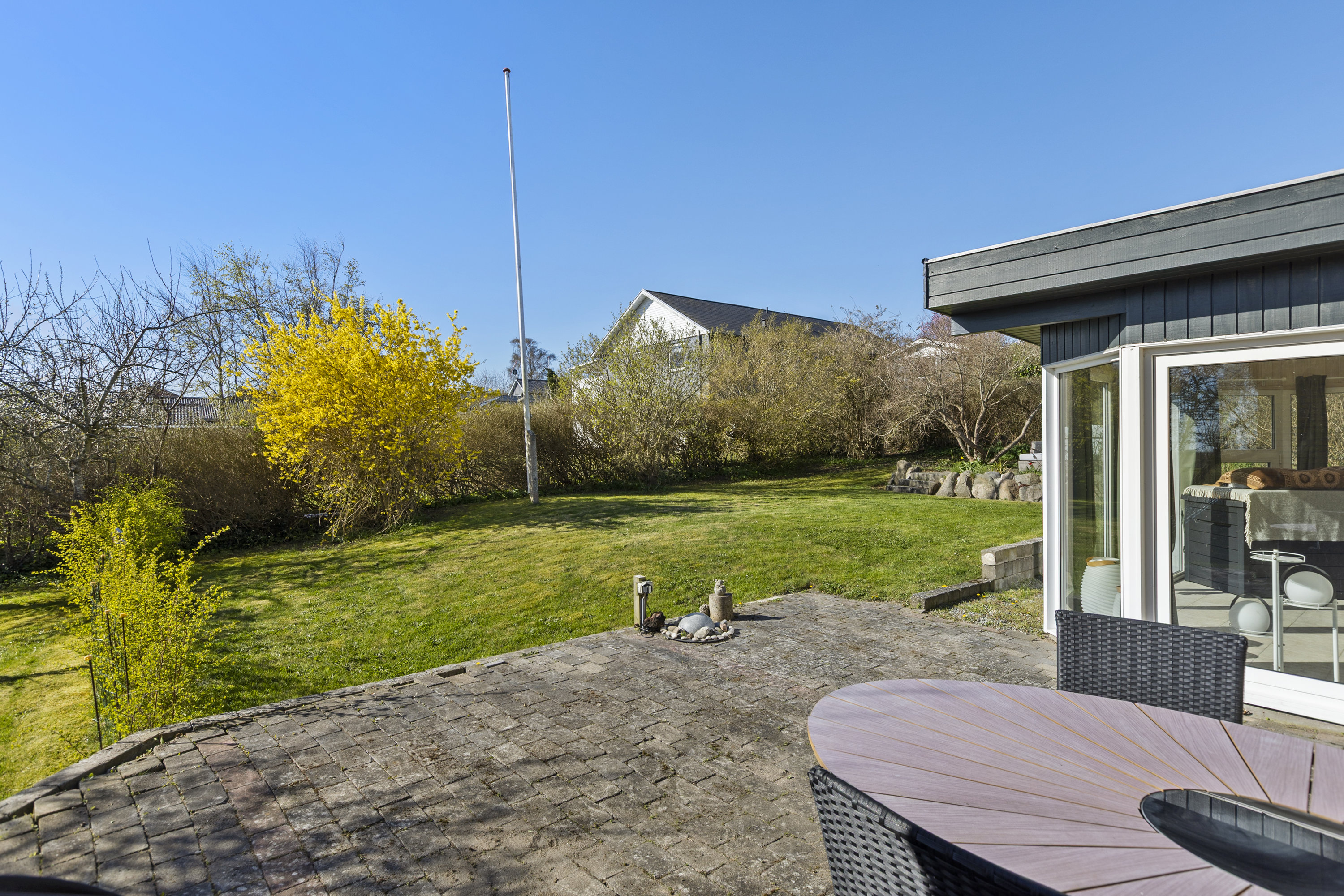 Fremhævet terrasse billede i fuldskærmstilstand. Billede af Fogedgårdsvej 42, 4050 Skibby