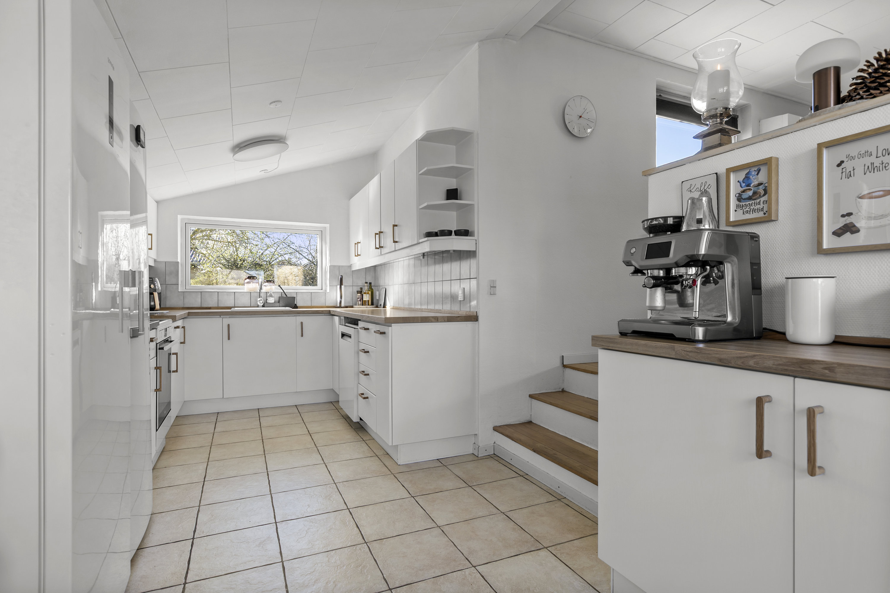 Fremhævet køkken billede i fuldskærmstilstand. Billede af Fogedgårdsvej 42, 4050 Skibby