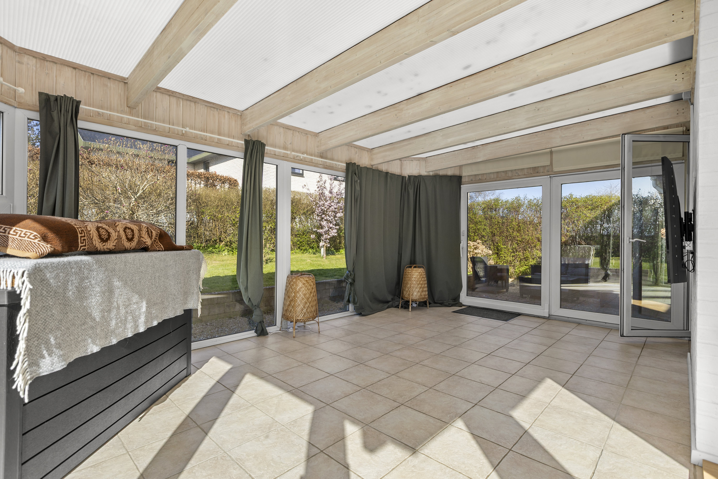 Fremhævet udestue billede i fuldskærmstilstand. Billede af Fogedgårdsvej 42, 4050 Skibby