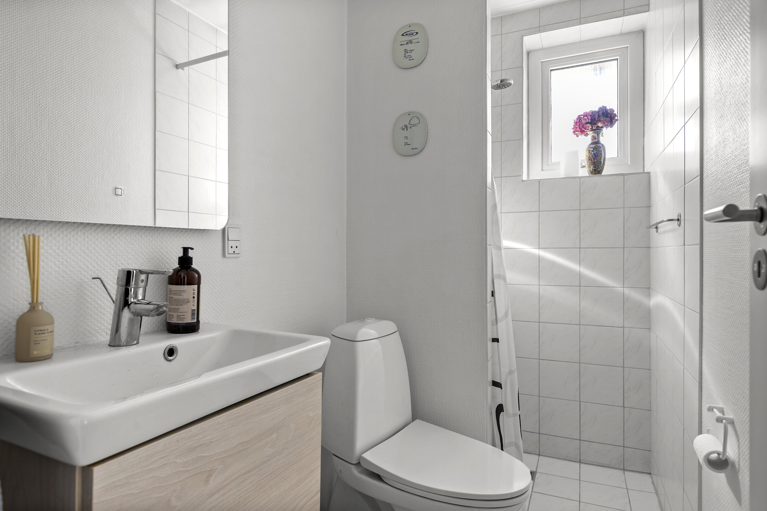 Fremhævet badeværelse billede i fuldskærmstilstand. Billede af Fogedgårdsvej 42, 4050 Skibby