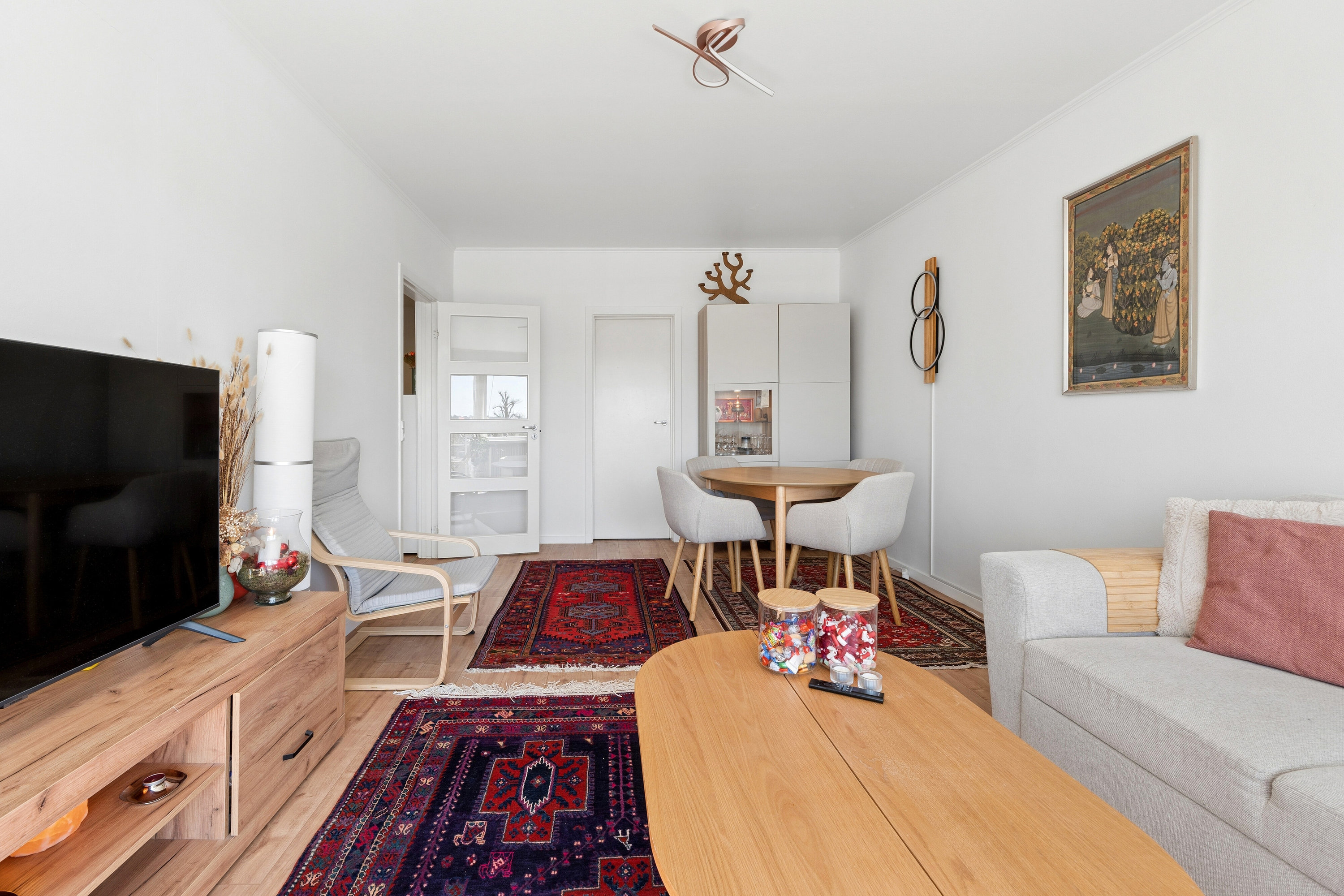 Fremhævet stue billede i fuldskærmstilstand. Billede af Bybjergvej 19, 2. tv., 2970 Hørsholm