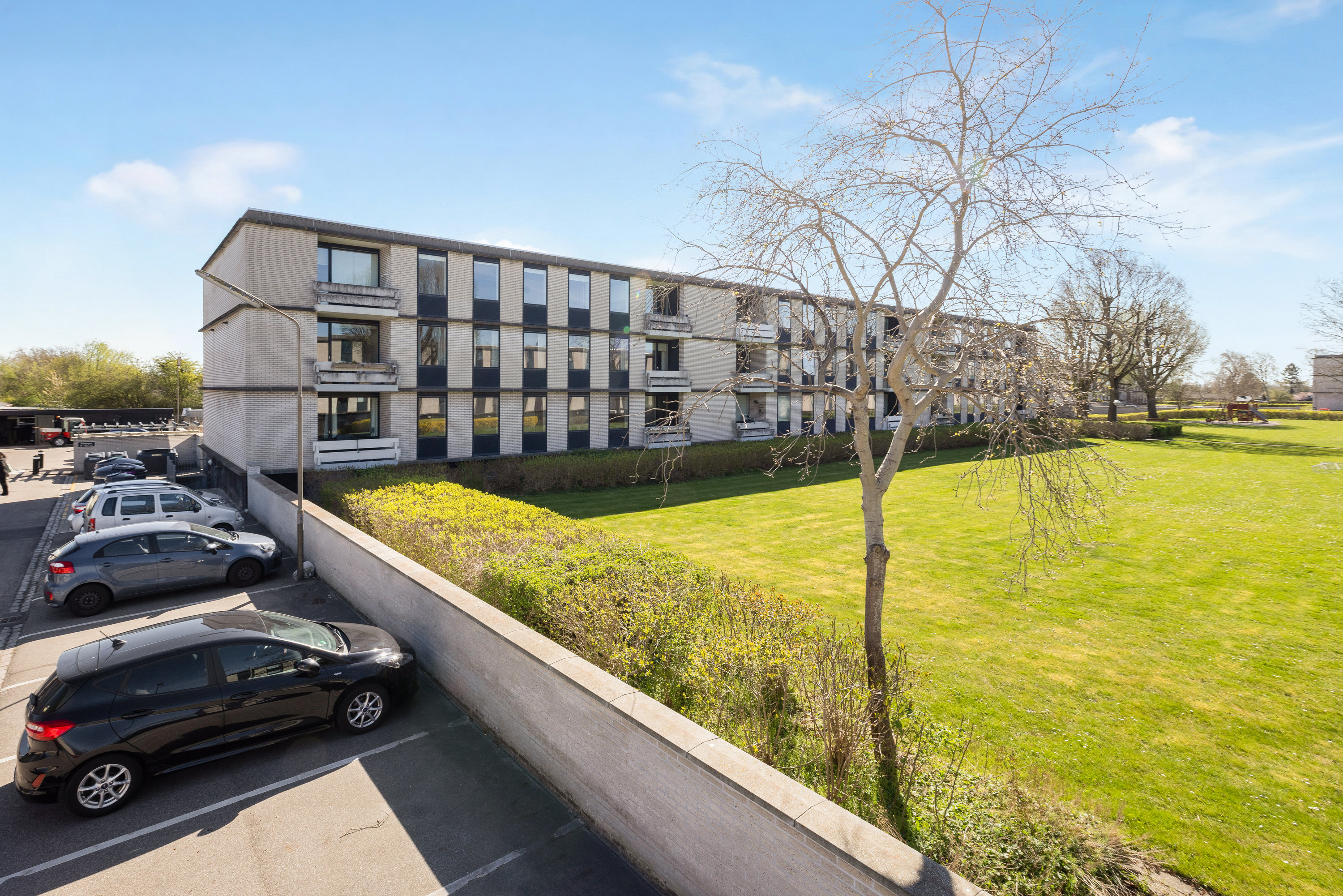 Fremhævet gårdmiljø billede i fuldskærmstilstand. Billede af Pileengen 8, st.. th., 2625 Vallensbæk