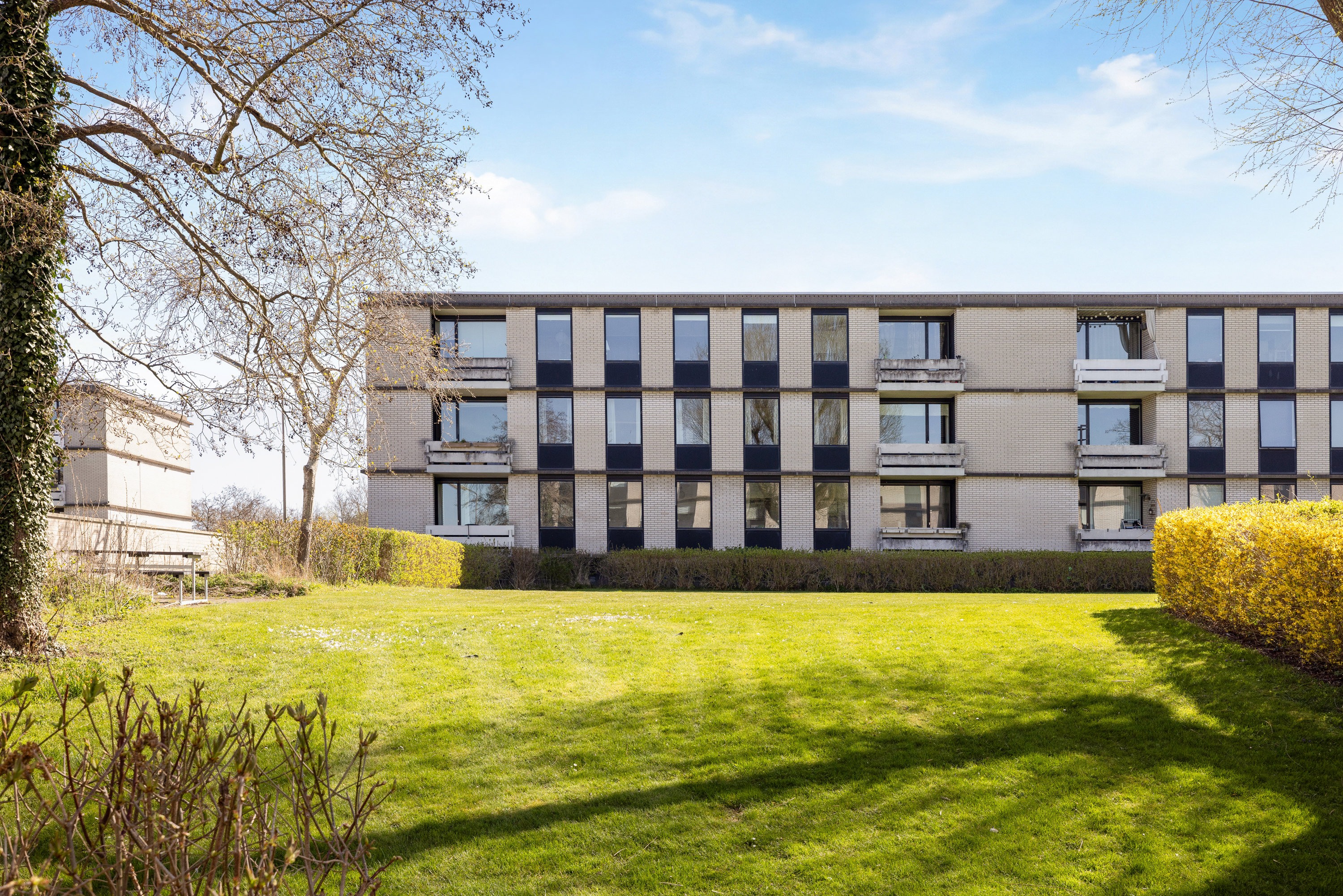 Fremhævet gårdmiljø billede i fuldskærmstilstand. Billede af Pileengen 8, st.. th., 2625 Vallensbæk